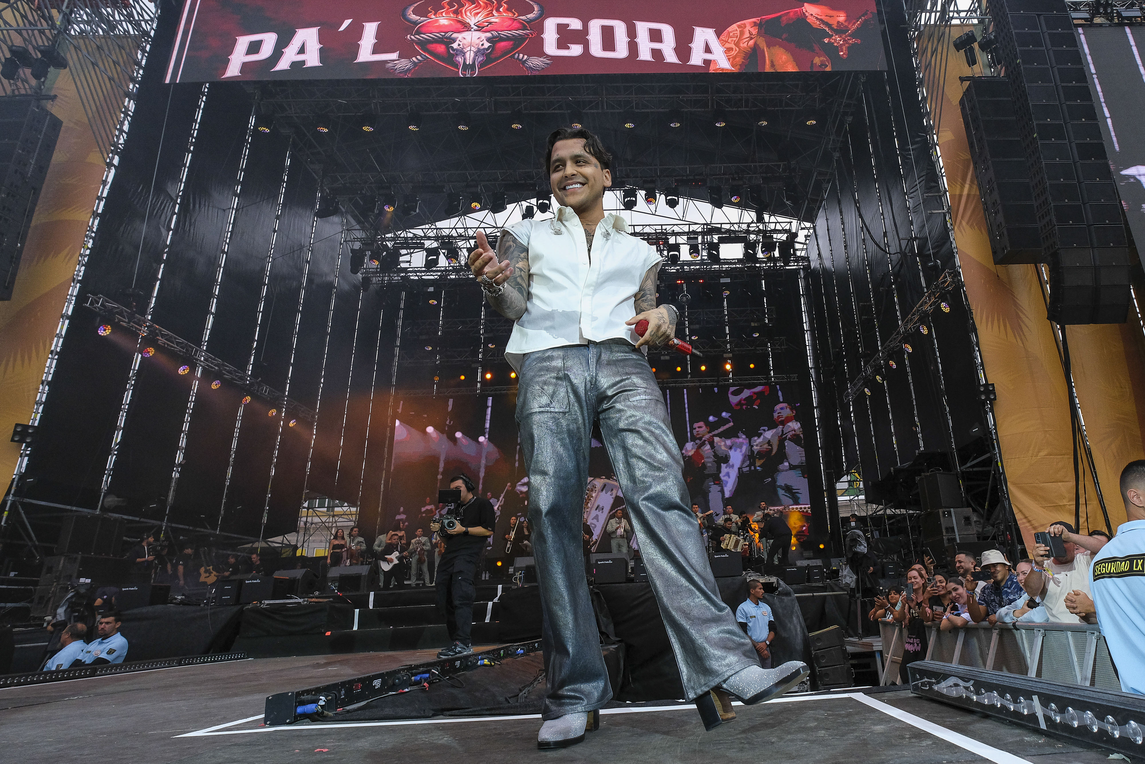 Christian Nodal regresa a los escenarios luego de su hospitalización