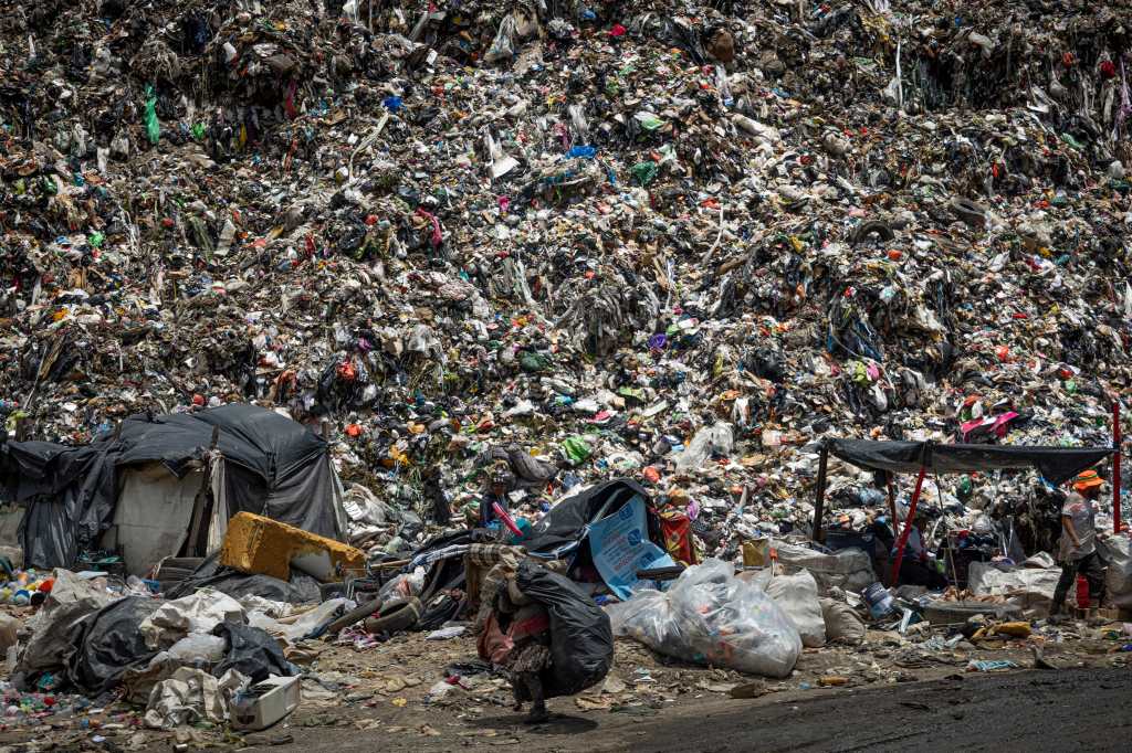 El reciclaje y la correcta separación de residuos son clave para mejorar la gestión ambiental en Guatemala. Con colaboración y educación, se logrará un futuro sostenible. (Foto, Prensa Libre: EFE/David Toro)