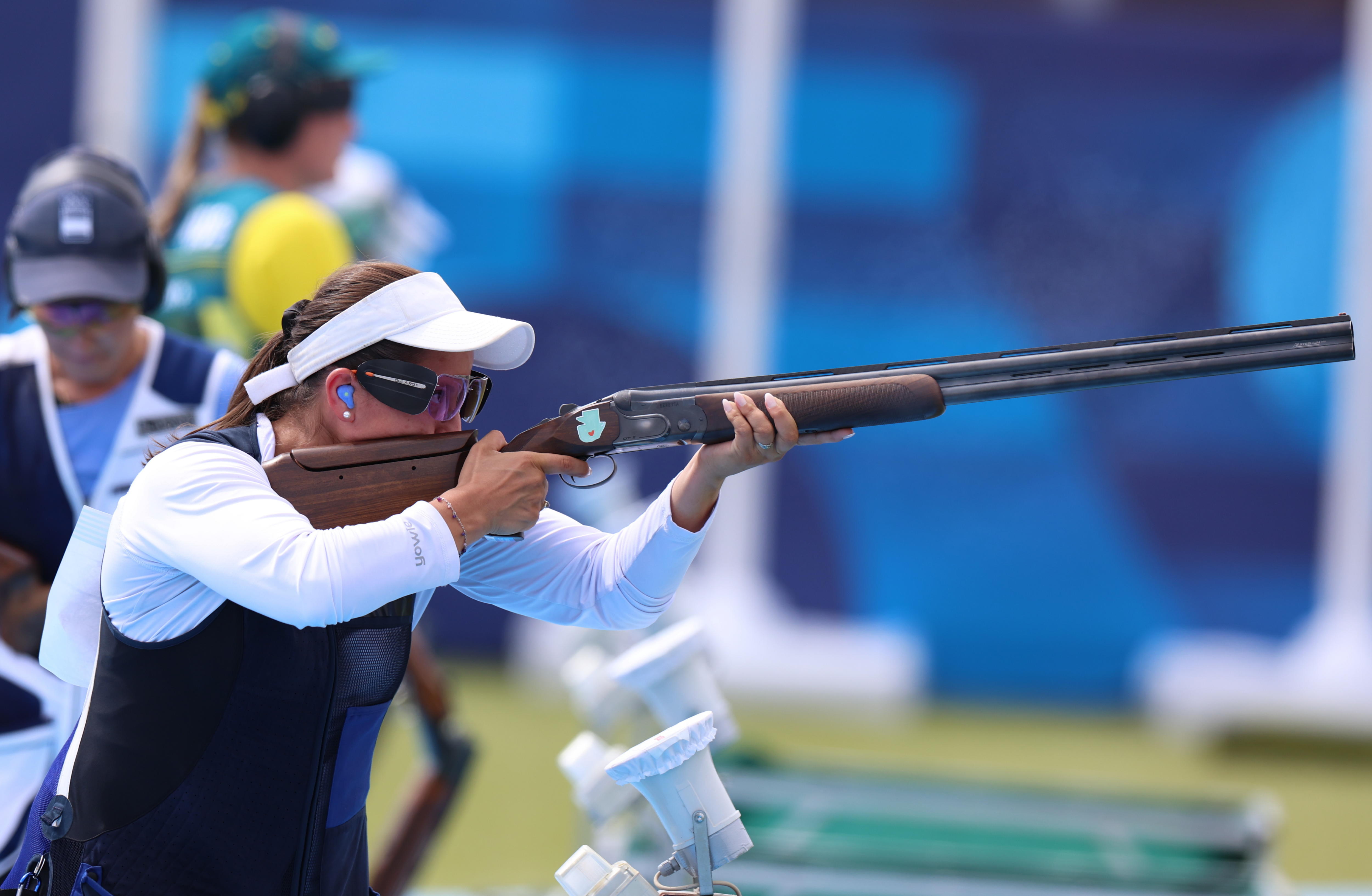 Adriana Ruano Oliva de Guatemala durante la final de la prueba de Tiro al Plato Femenino de las competencias de Tiro en los Juegos OlÃ­mpicos de ParÃ­s 2024 en el centro de tiro de Chateauroux, Francia, el 31 de julio de 2024.