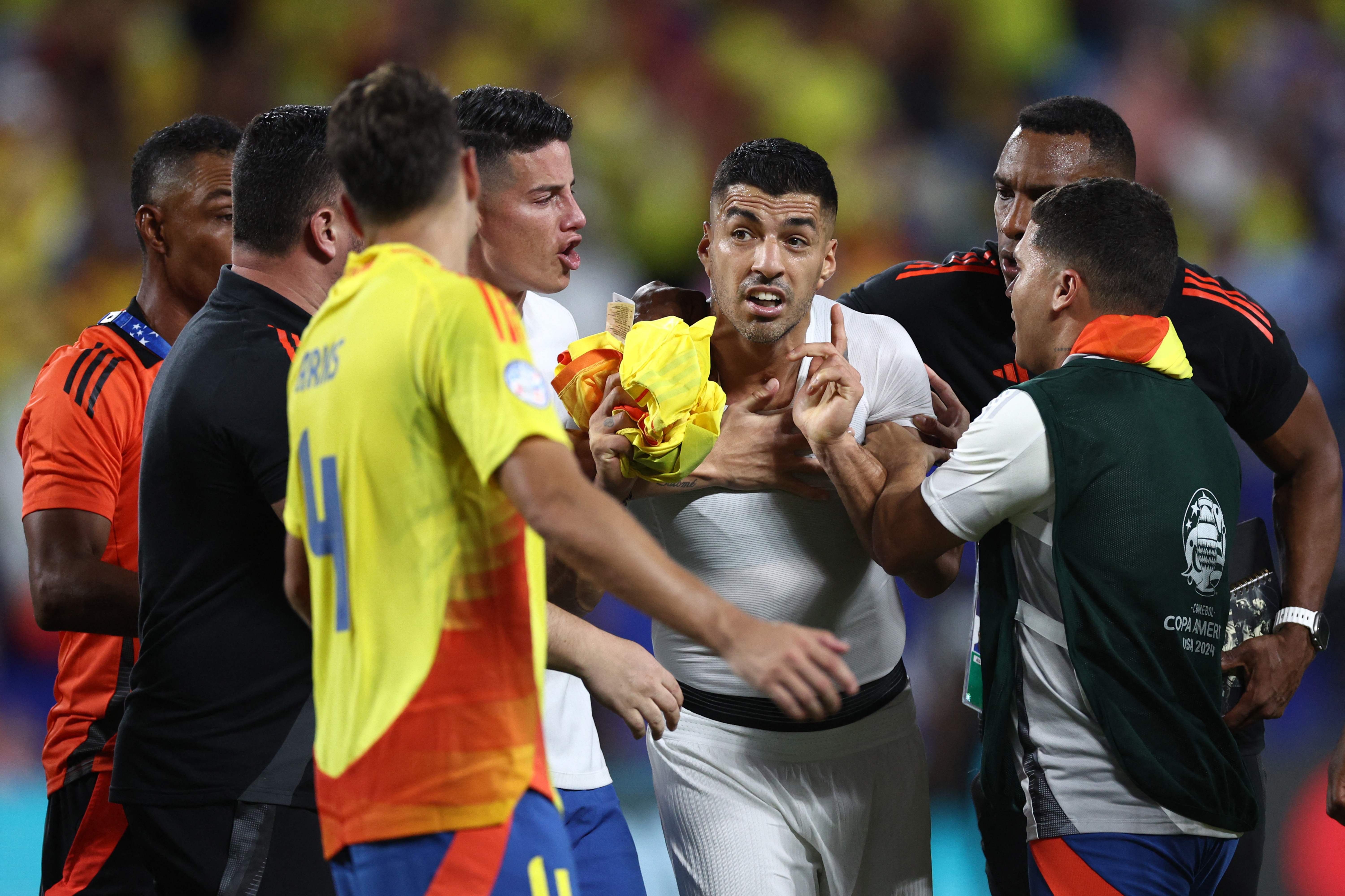 Luis Suárez de Uruguay reacciona durante el partido de semifinales de la Copa América.'