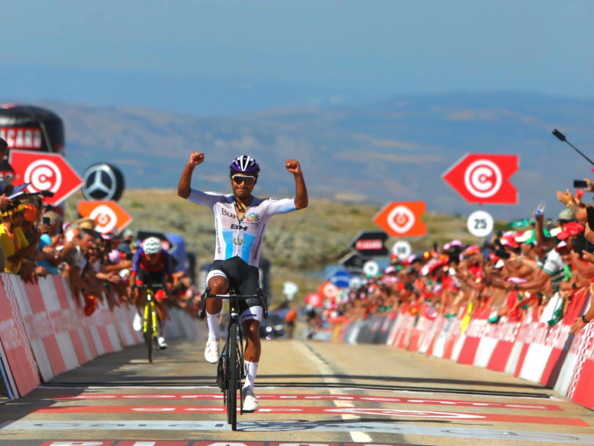 Ciclista guatemalteco Sergio Chumil faz história na Volta a Portugal