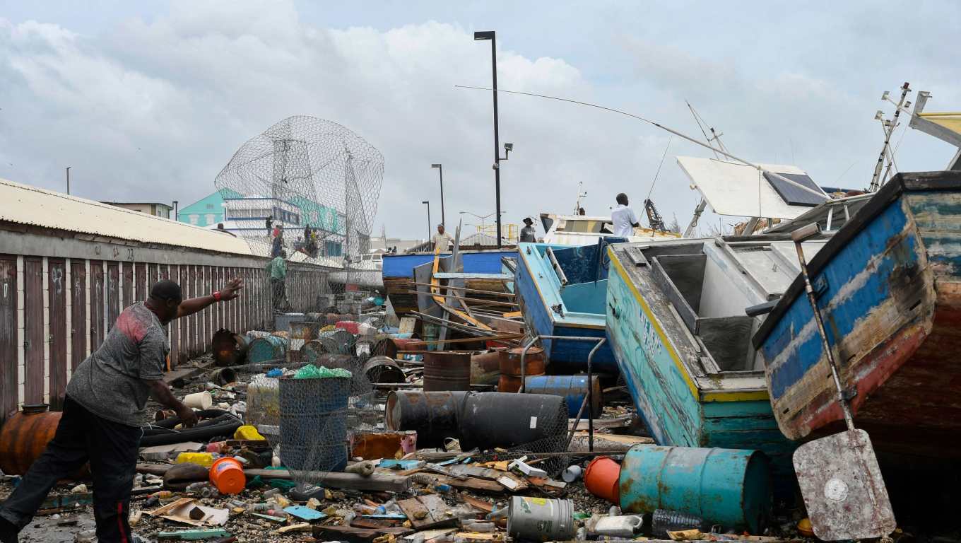 Santa Lucía, San Vicente y las Granadinas y Granada están bajo alerta de huracán, y en Martinica, Dominica y Trinidad rige una advertencia por tormenta tropical. (Foto Prensa Libre: Randy Brooks / AFP)