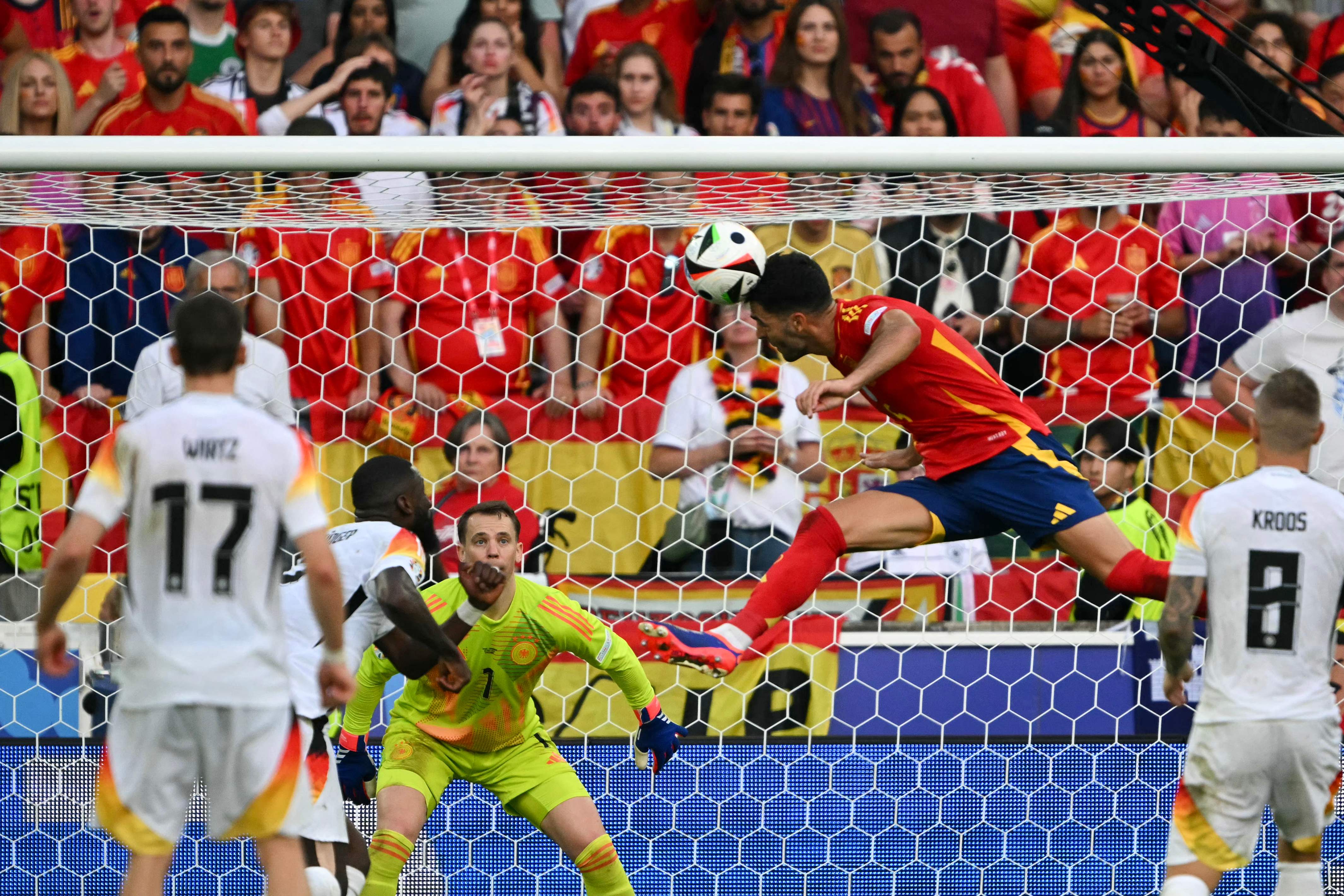 El cabezazo de Mikel Merino que le dio la victoria en el tiempo extra frente a Alemania.'