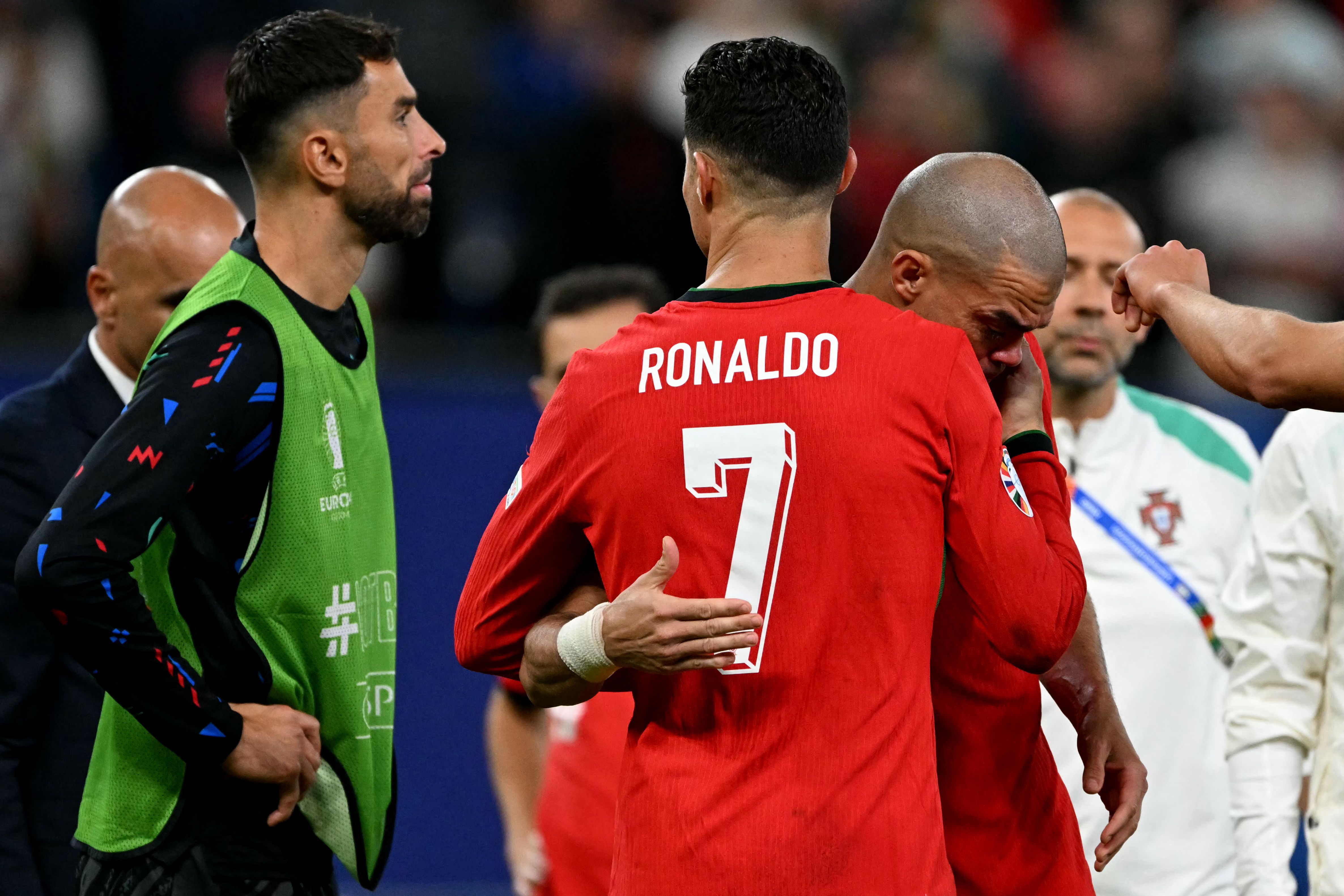 Video Las Emotivas Reacciones De Cristiano Ronaldo Y Pepe Tras La Eliminación De Portugal En La 5144