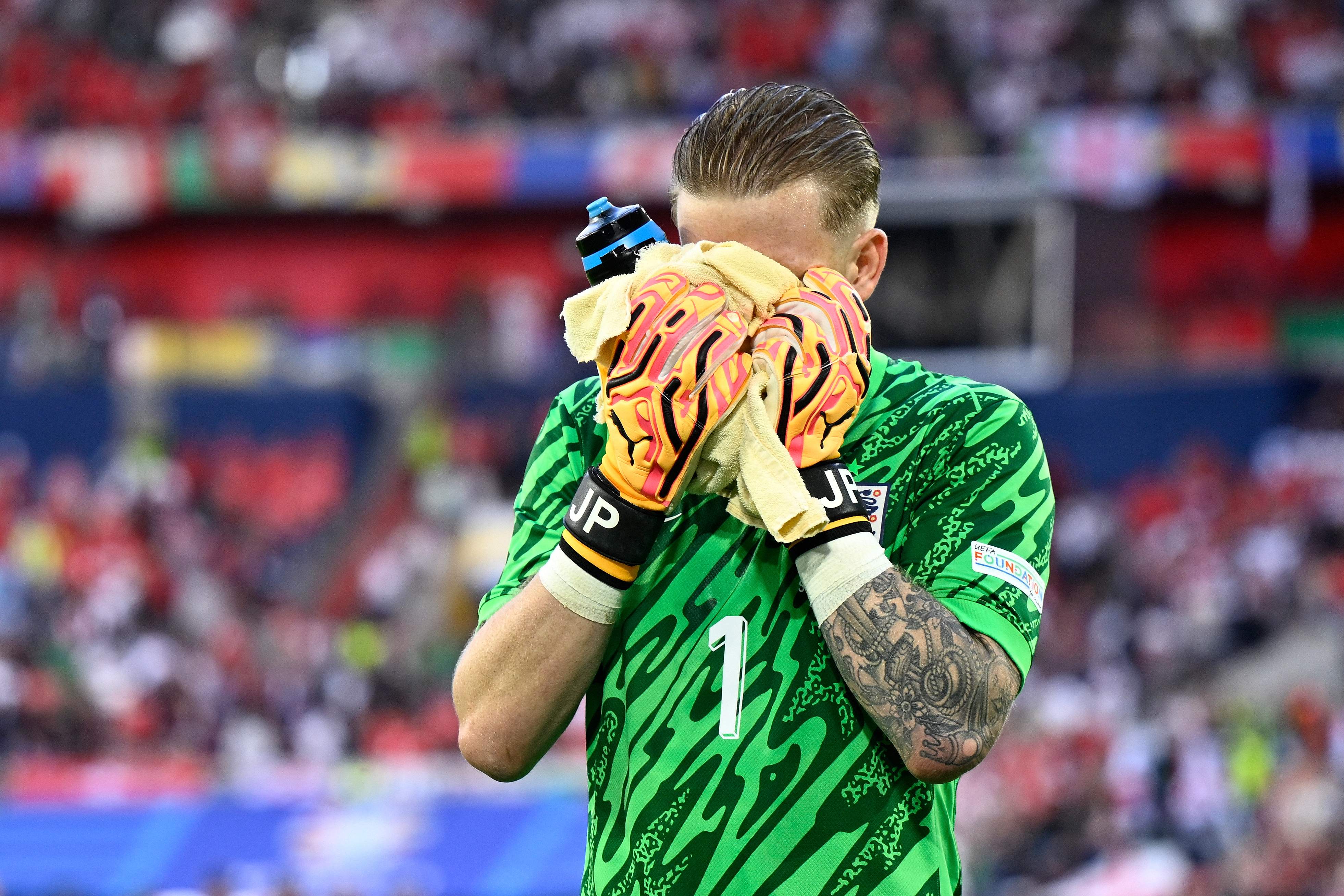 Jordan Pickford llorando de felicidad luego de haber triunfado en las tandas de penales ate Suiza en los cuartos de final.'