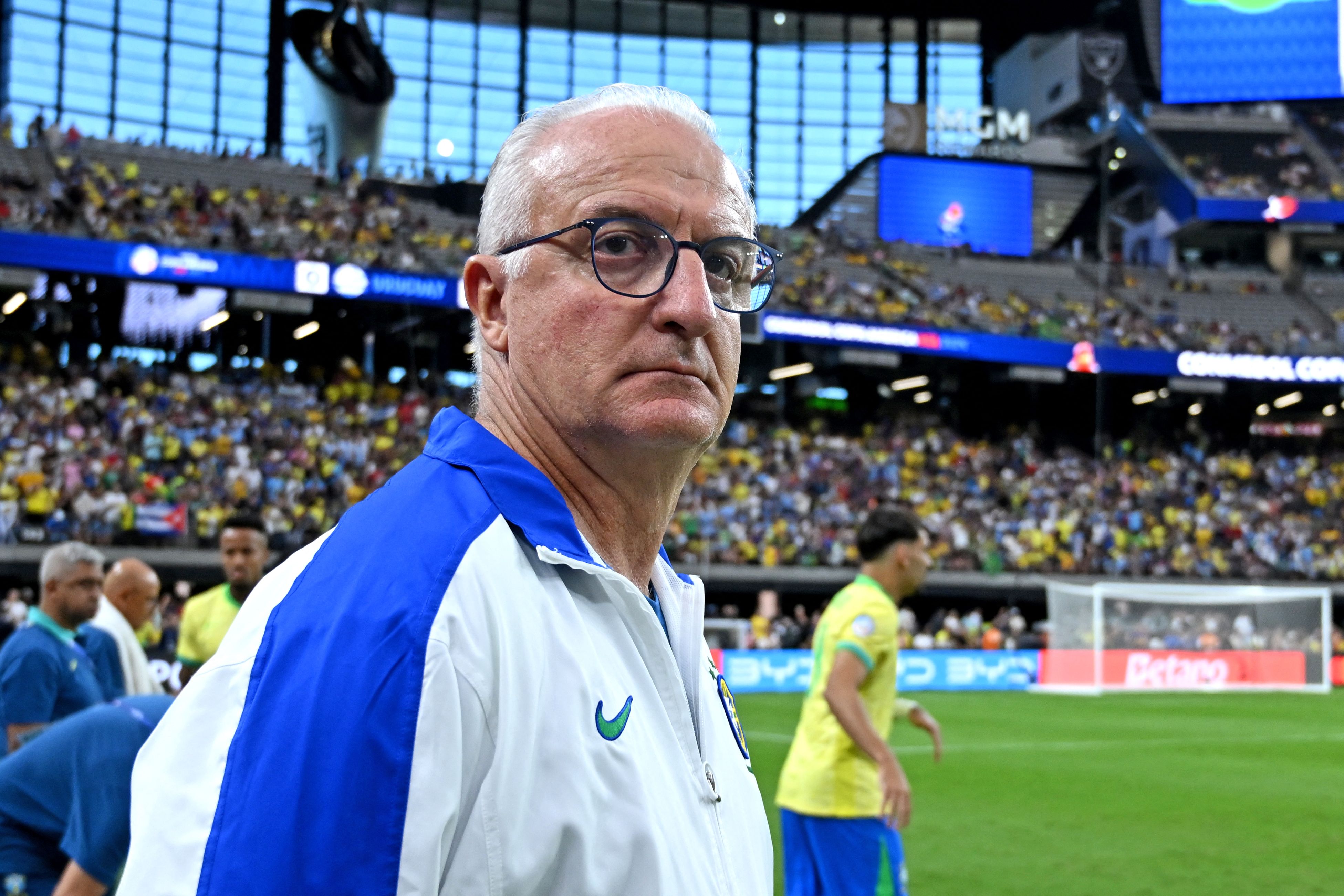 Dorival Junior durante la eliminación en penales de Brasil.