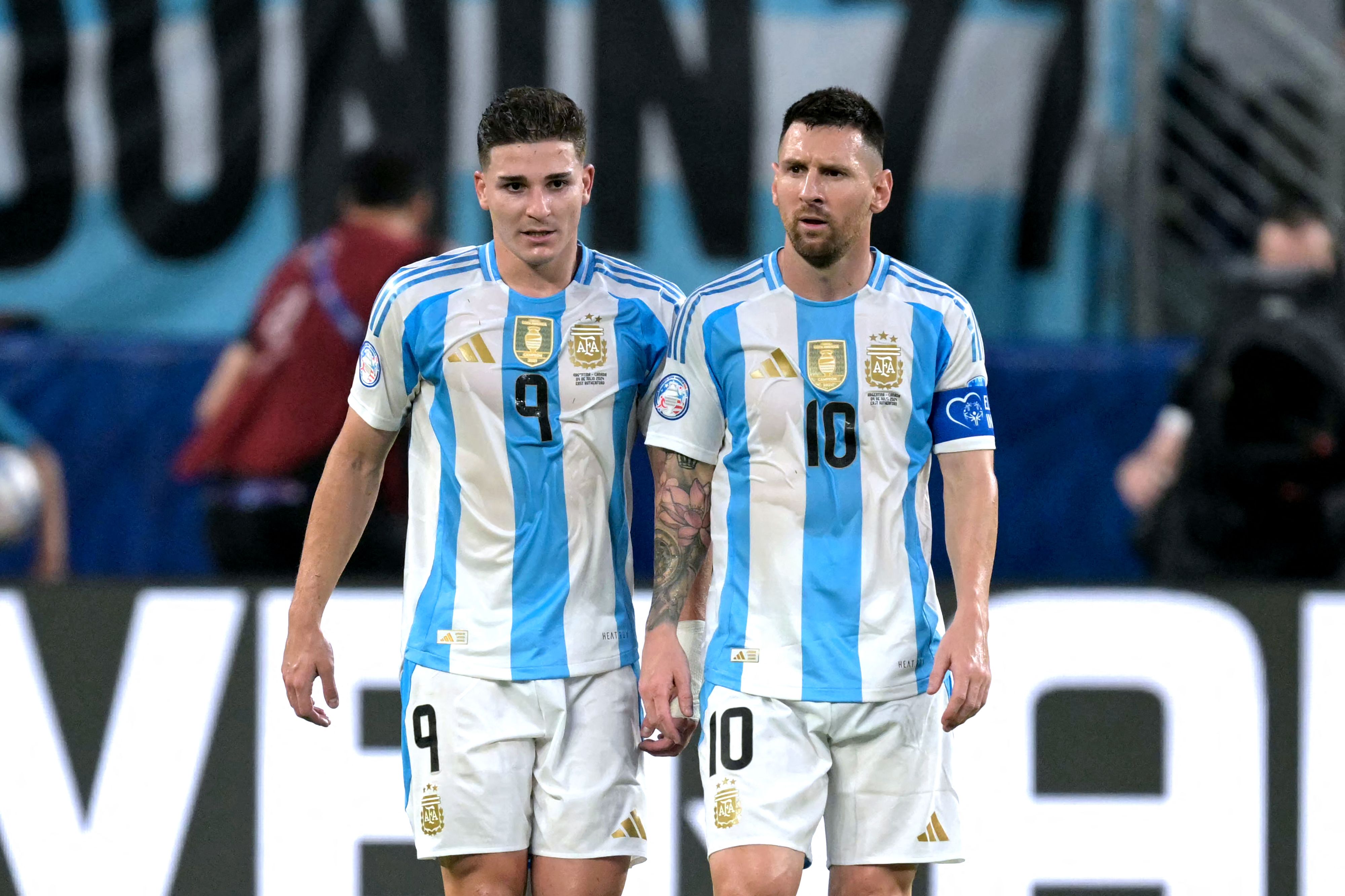 Julián Álvarez Leo Messi Argentina