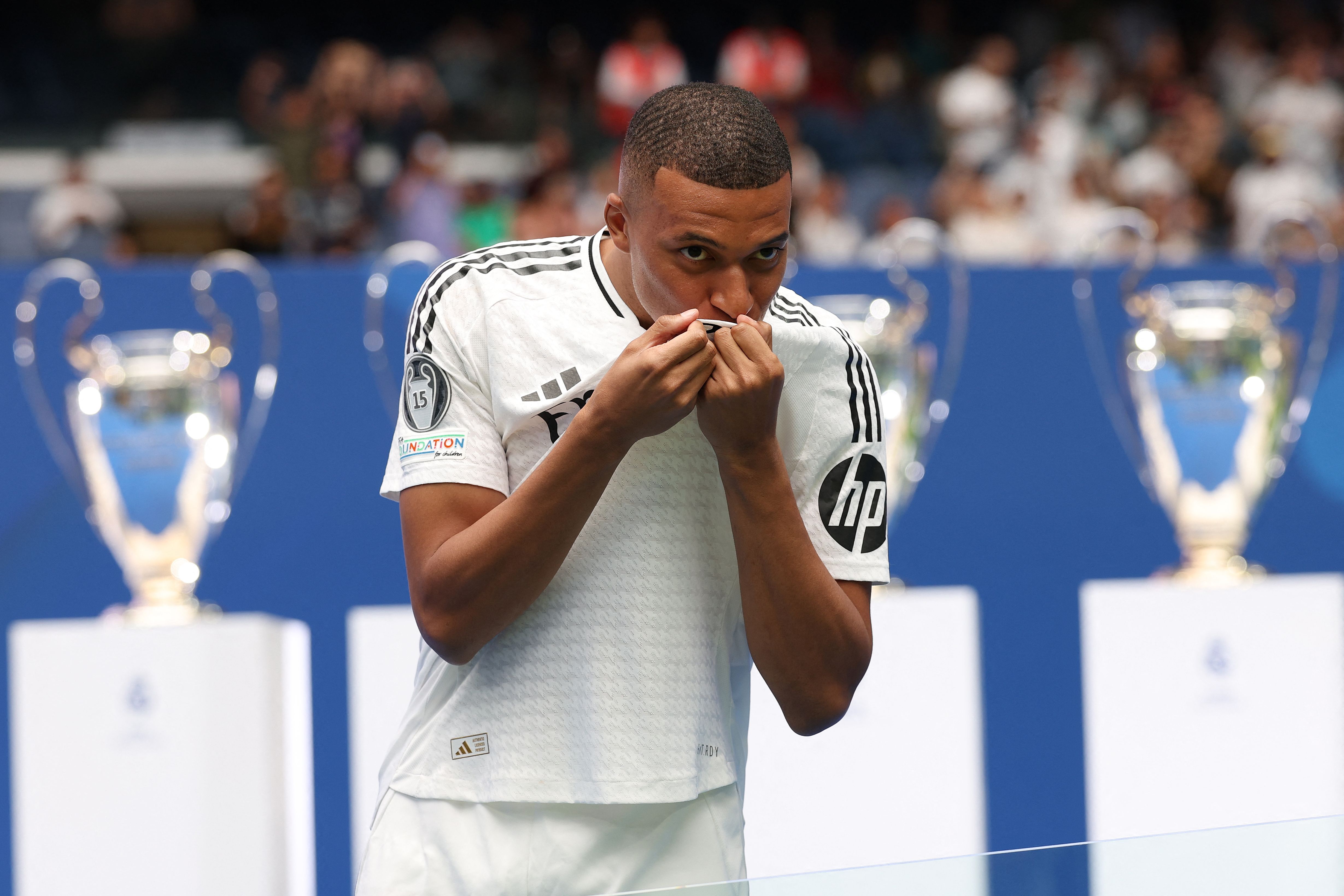 Fotografía de la presentación de Mbappé como jugador del Real Madrid.