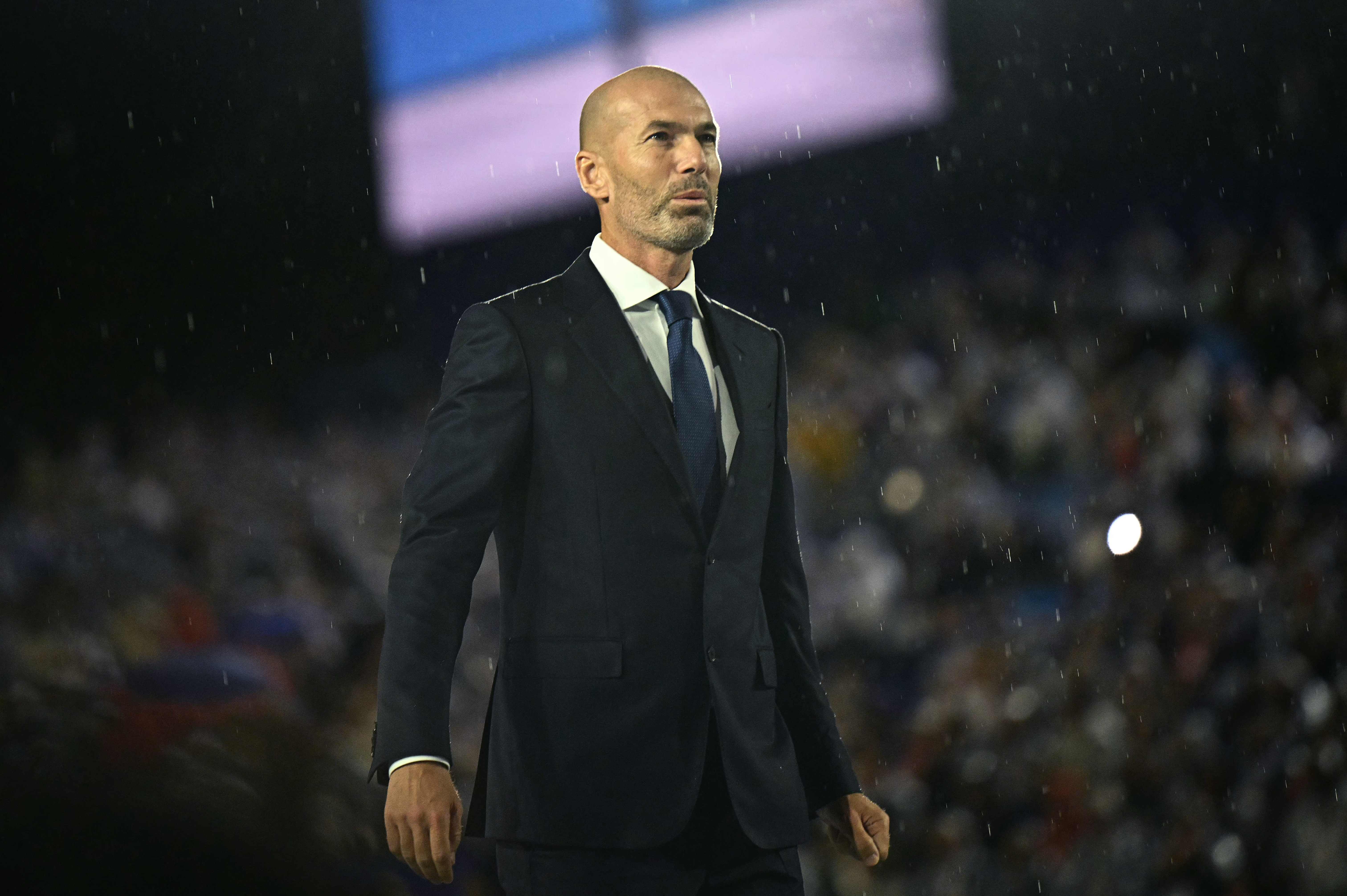 Zinedine Zidane es el principal candidato a asumir como seleccionador francés.