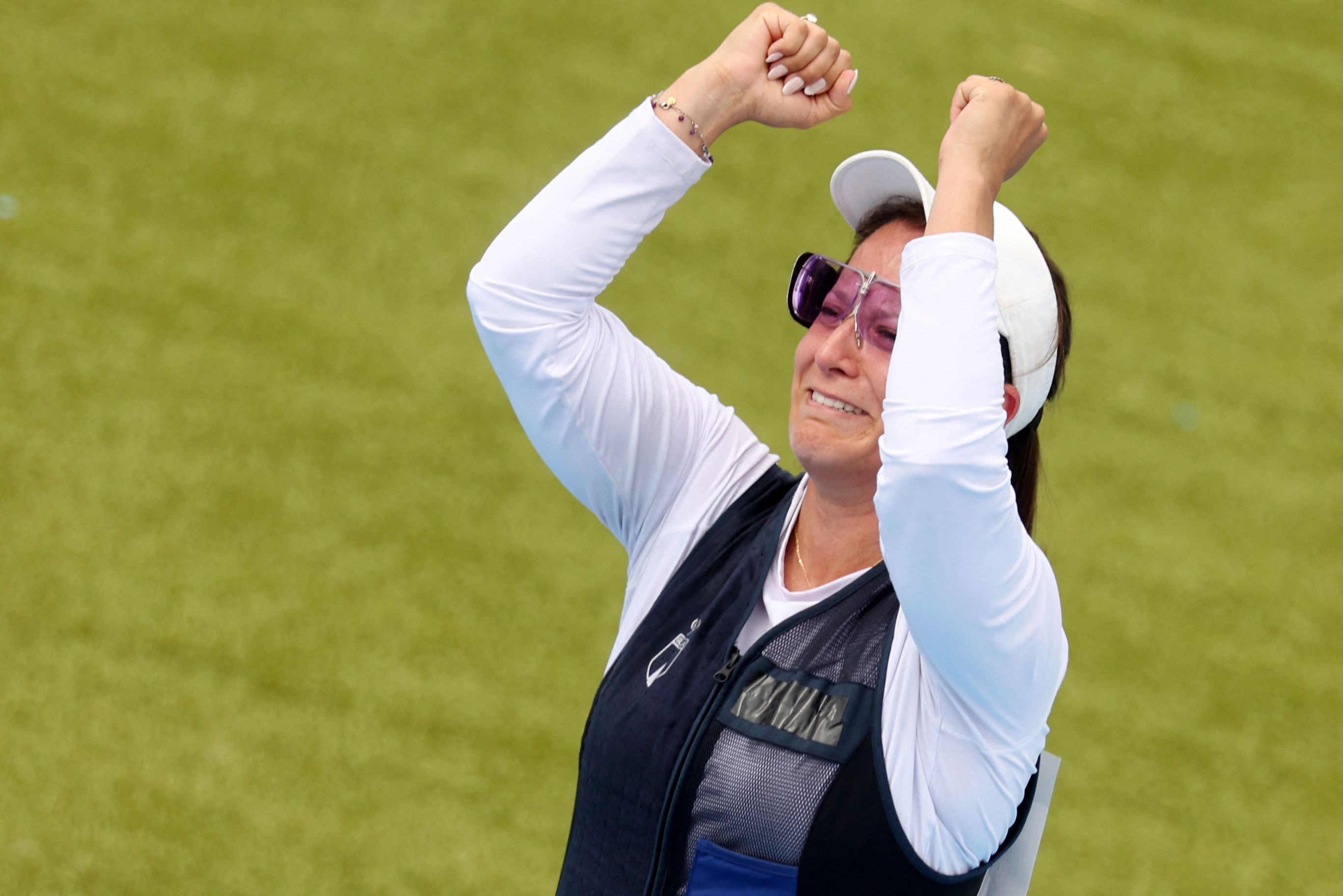 La guatemalteca Adriana Ruano Oliva, medallista de oro, reacciona al final de la final femenina de tiro al plato.'