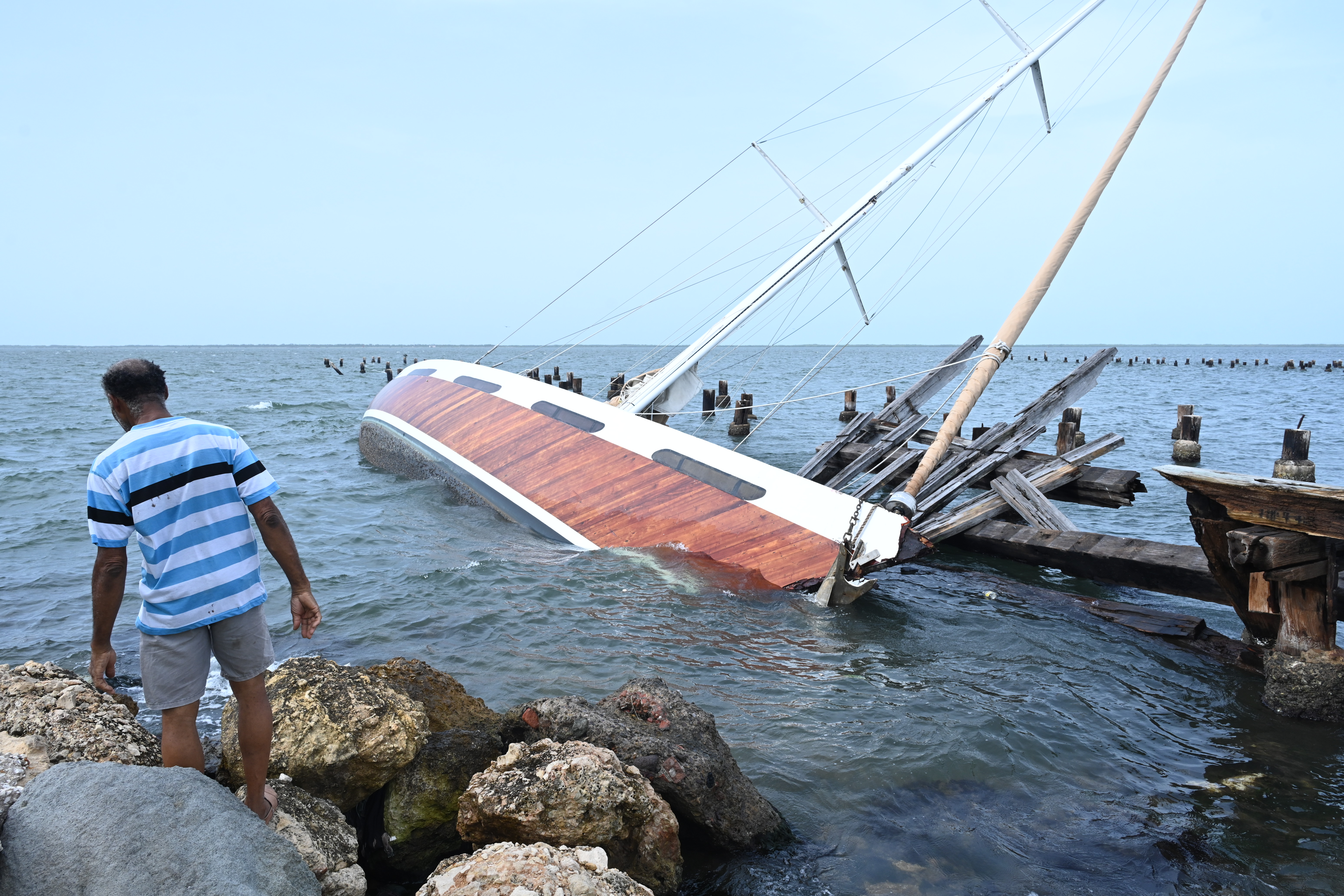 Al menos dos muertos por el devastador huracán Beryl