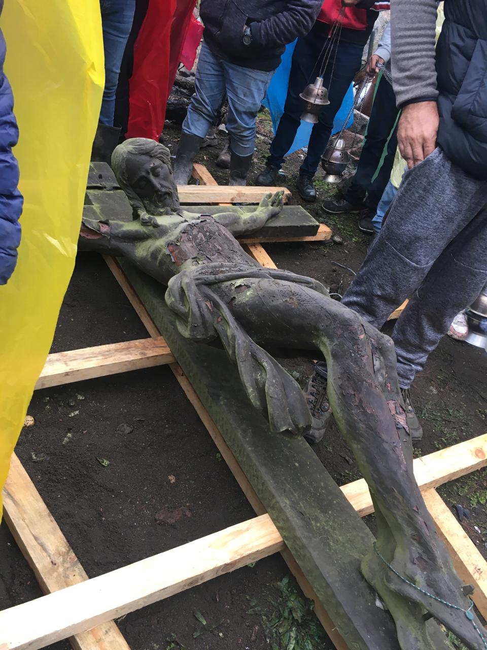 Cristo de las alturas desciende del volcán de Agua'