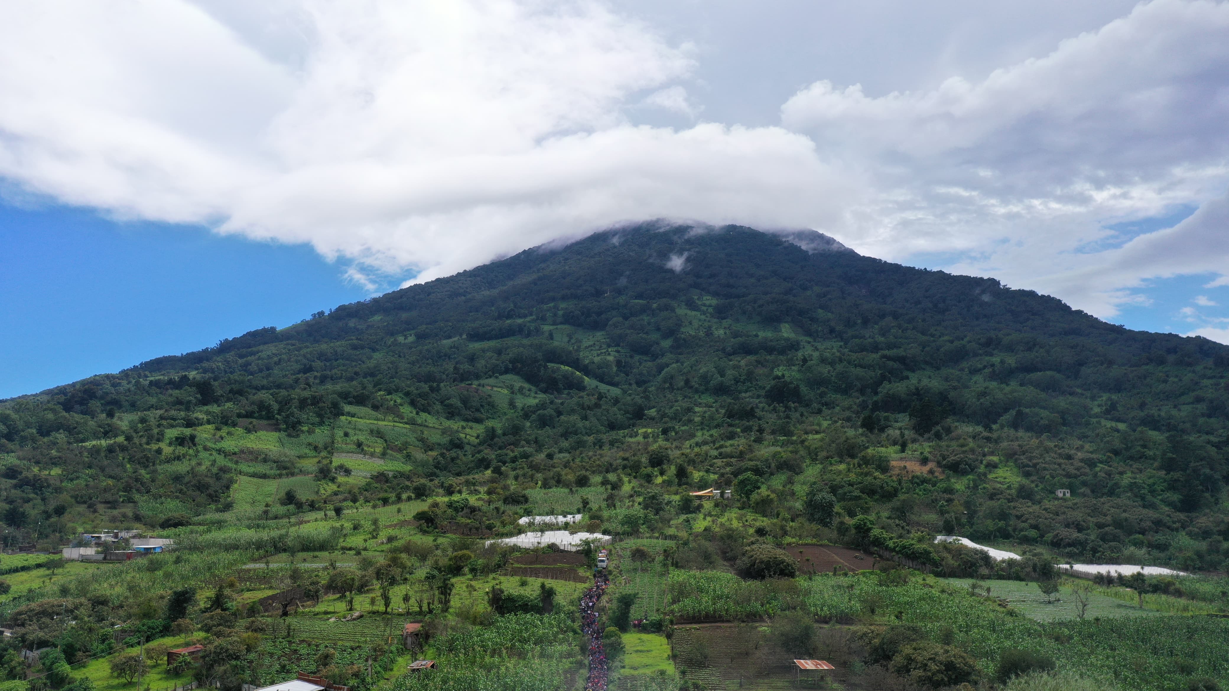 Cristo de las Alturas desciende del volcán de Agua'