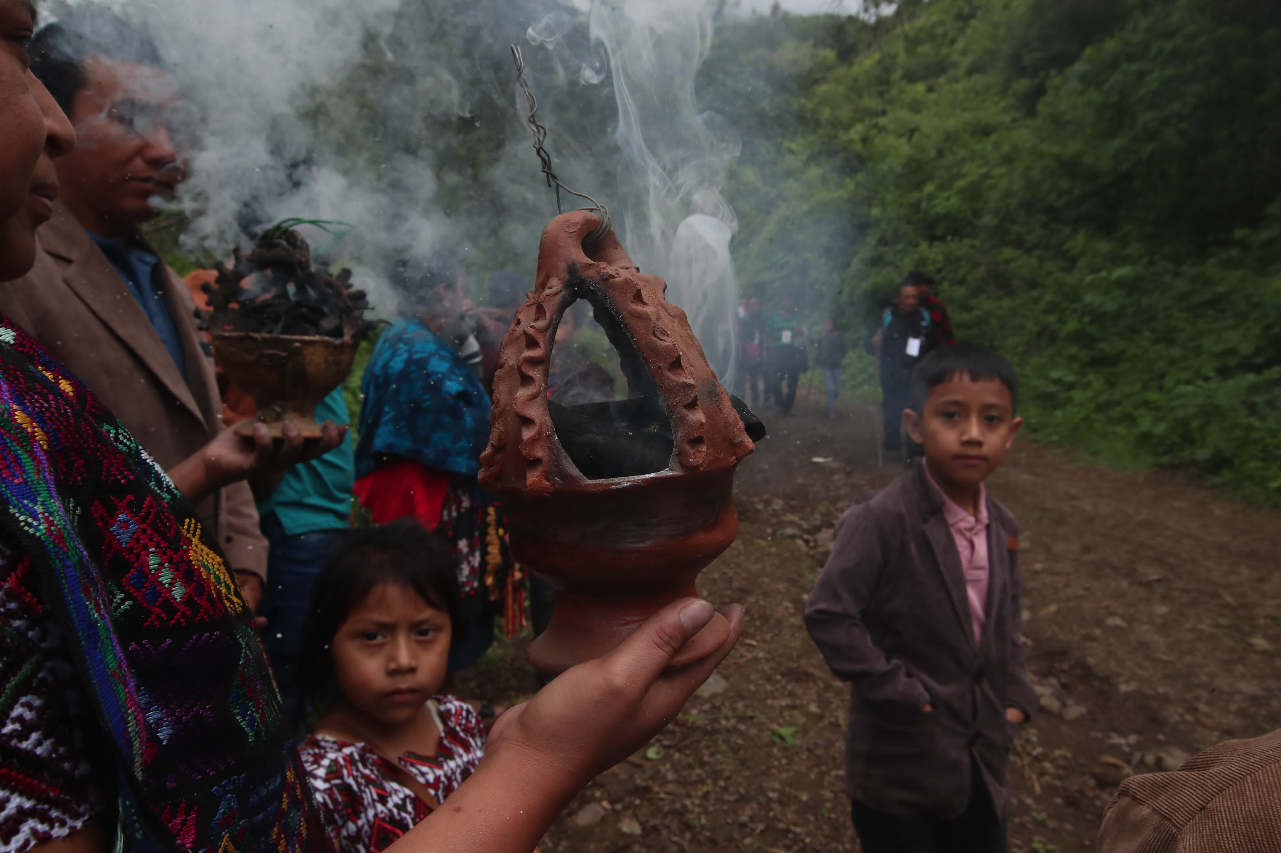 Cristo de las alturas desciende del volcán de Agua'