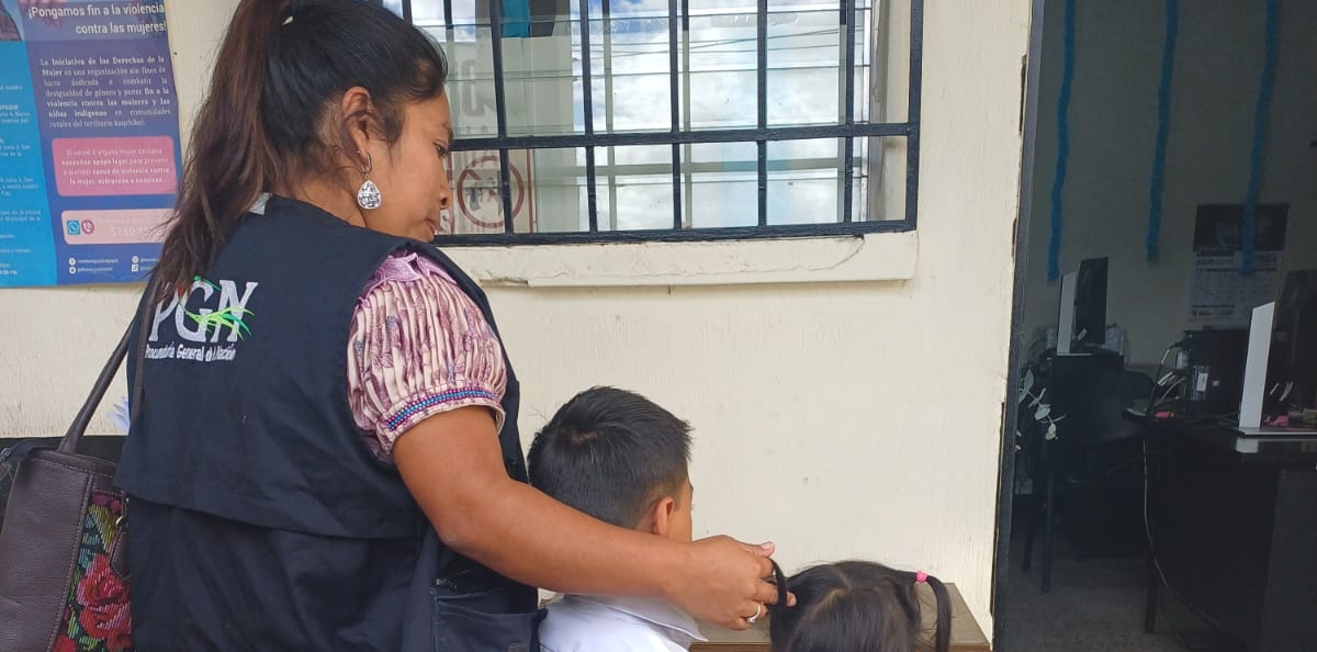 La PGN rescató a dos niños víctimas de maltrato en Chimaltenango. (Foto Prensa Libre: PGN)
