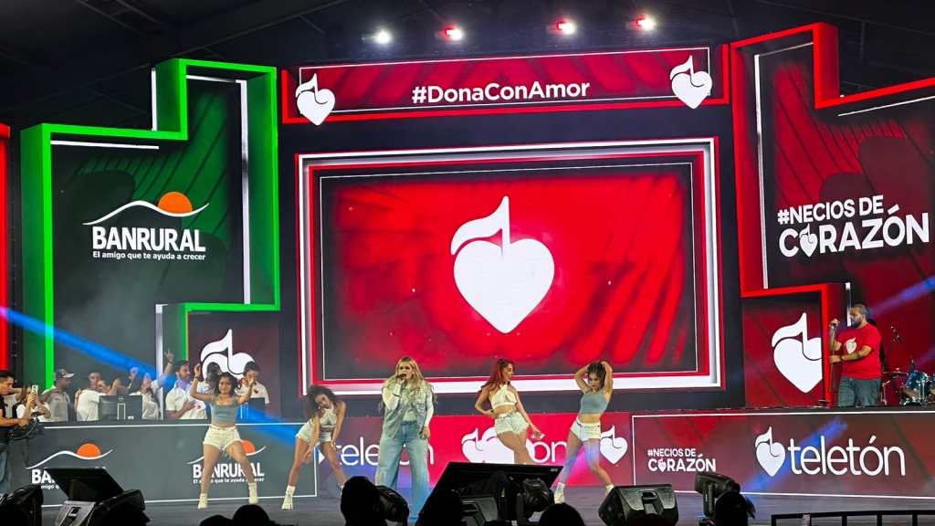 Teleton 2024 artistas derrochan talento en el escenario