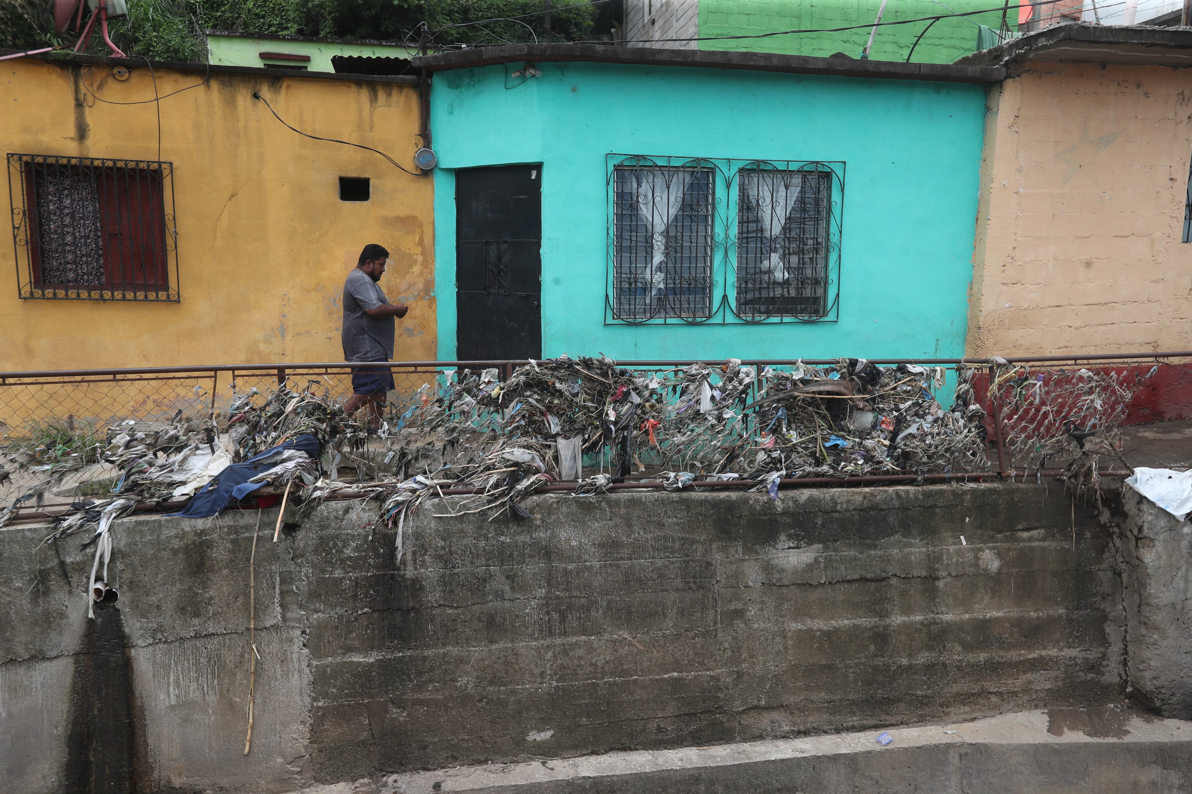 Vecinos afectados en San Miguel Petapa