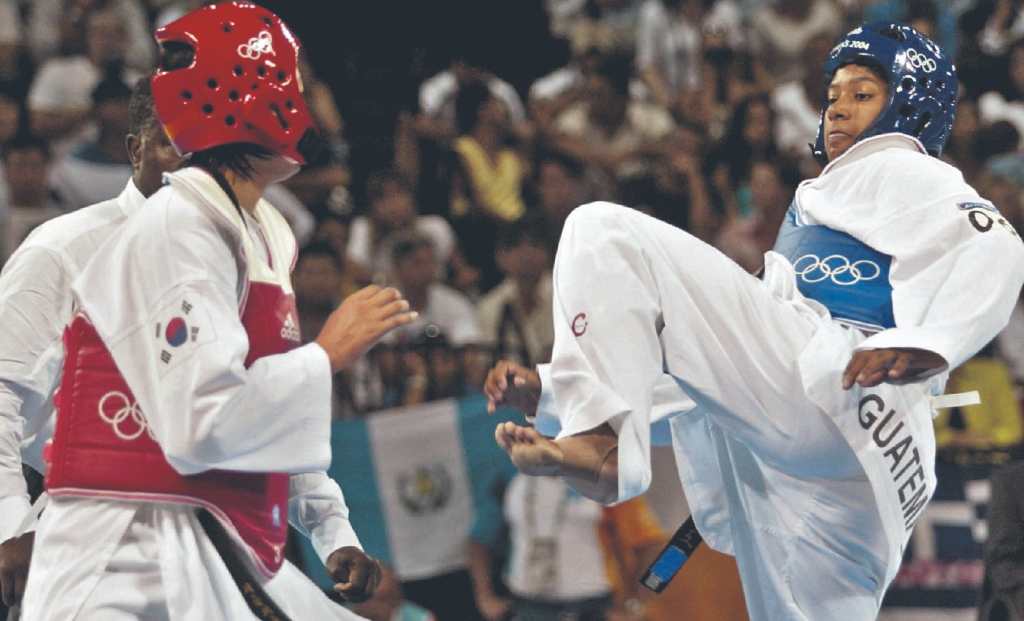 Heidy Juárez (azul) en el combate por la medalla de bronce ante Kyung Sun-Hwan (rojo).