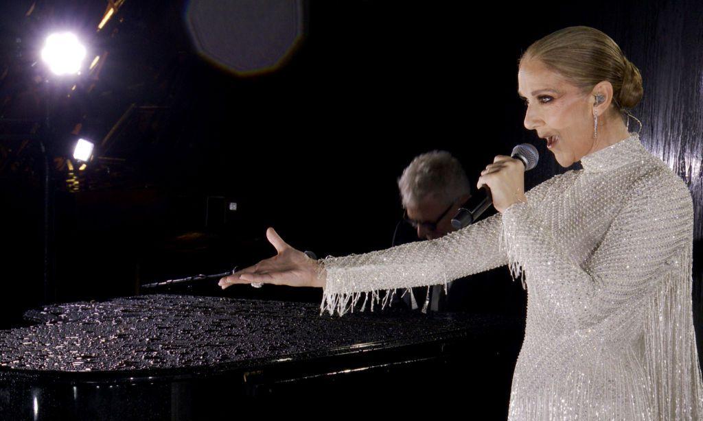 Céline Dion durante su presentación en la inauguración de los Juegos Olímpico 2024.   (Foto Prensa Libre:   AFP)