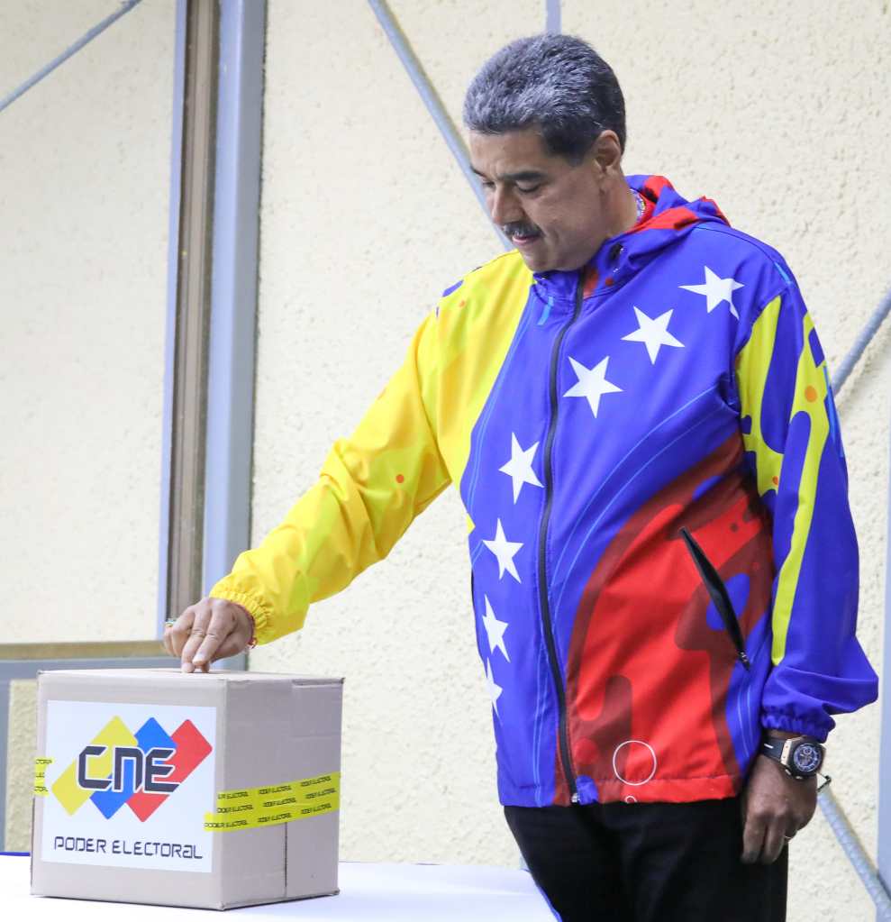 Maduro llama a sus simpatizantes a un remate de votos en plenas elecciones presidenciales