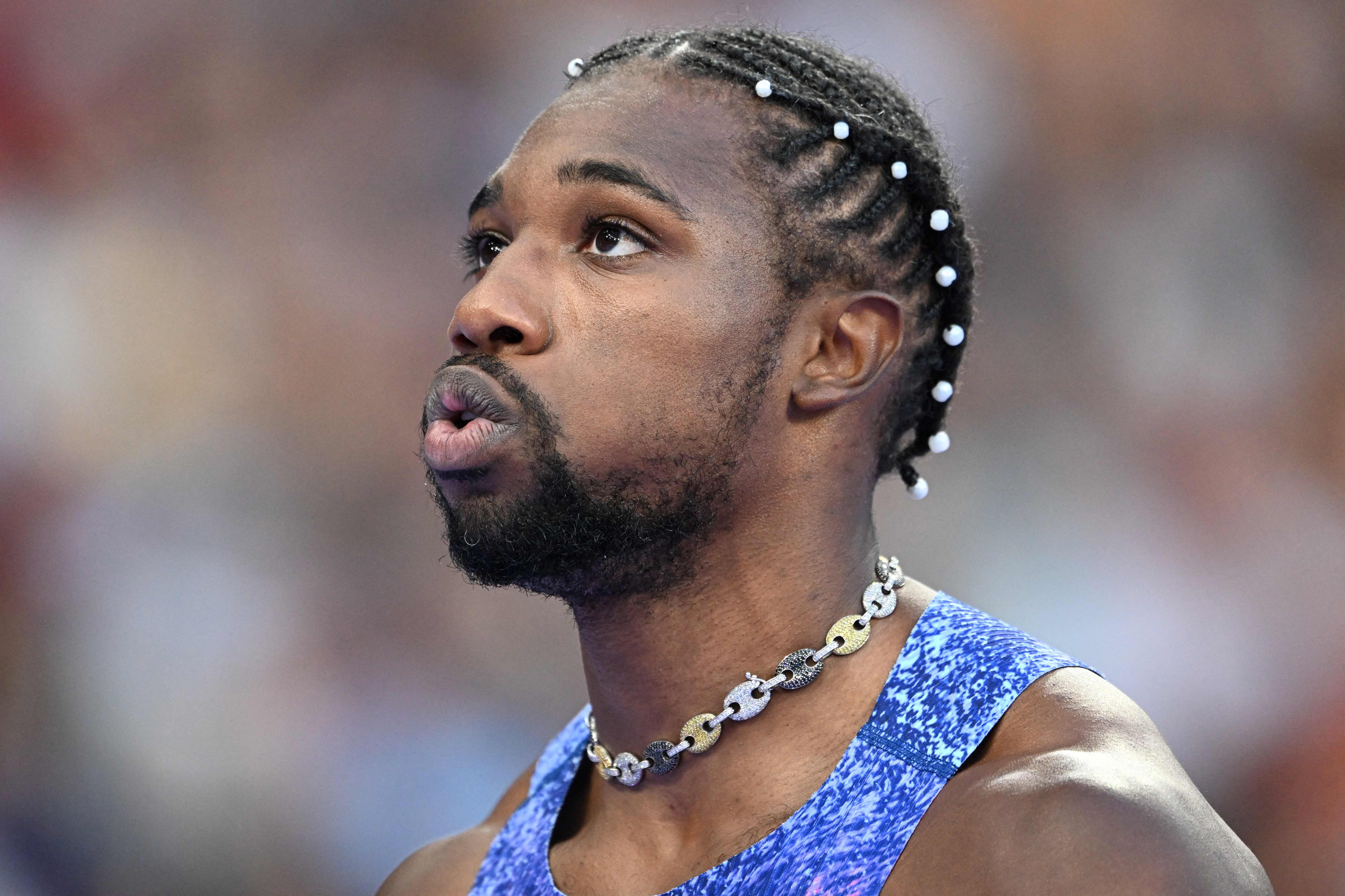 Noah Lyles después de la prueba de 200m. terminó agotado.