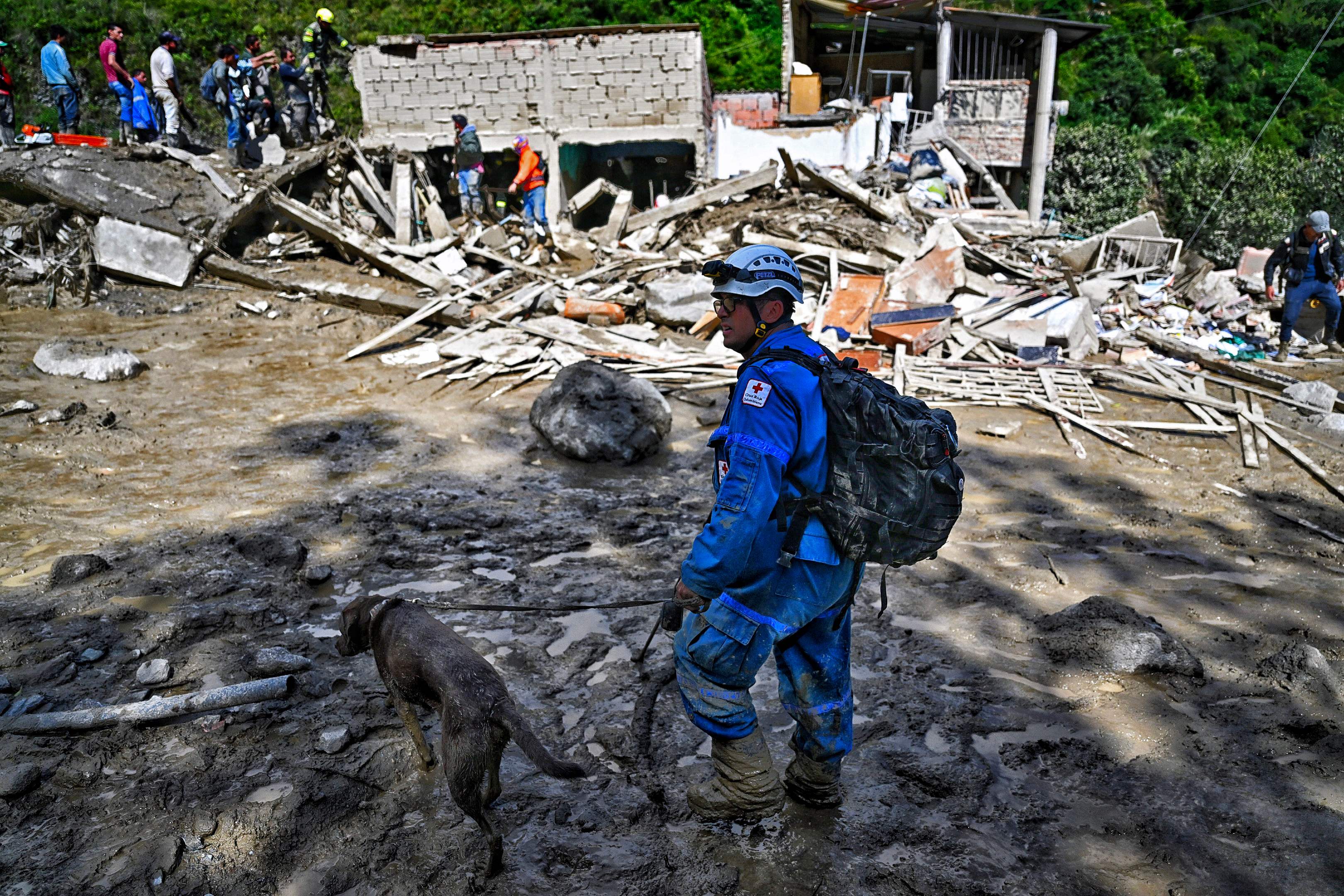 El 19 de agosto se conmemora el Día Mundial de la Asistencia Humanitaria y la ONU arremetió contra la violencia que ha provocado la muerte de 280 trabajadores humanitarios en 2023, cifra que podría ser superada en 2024. (Foto Prensa Libre: AFP)