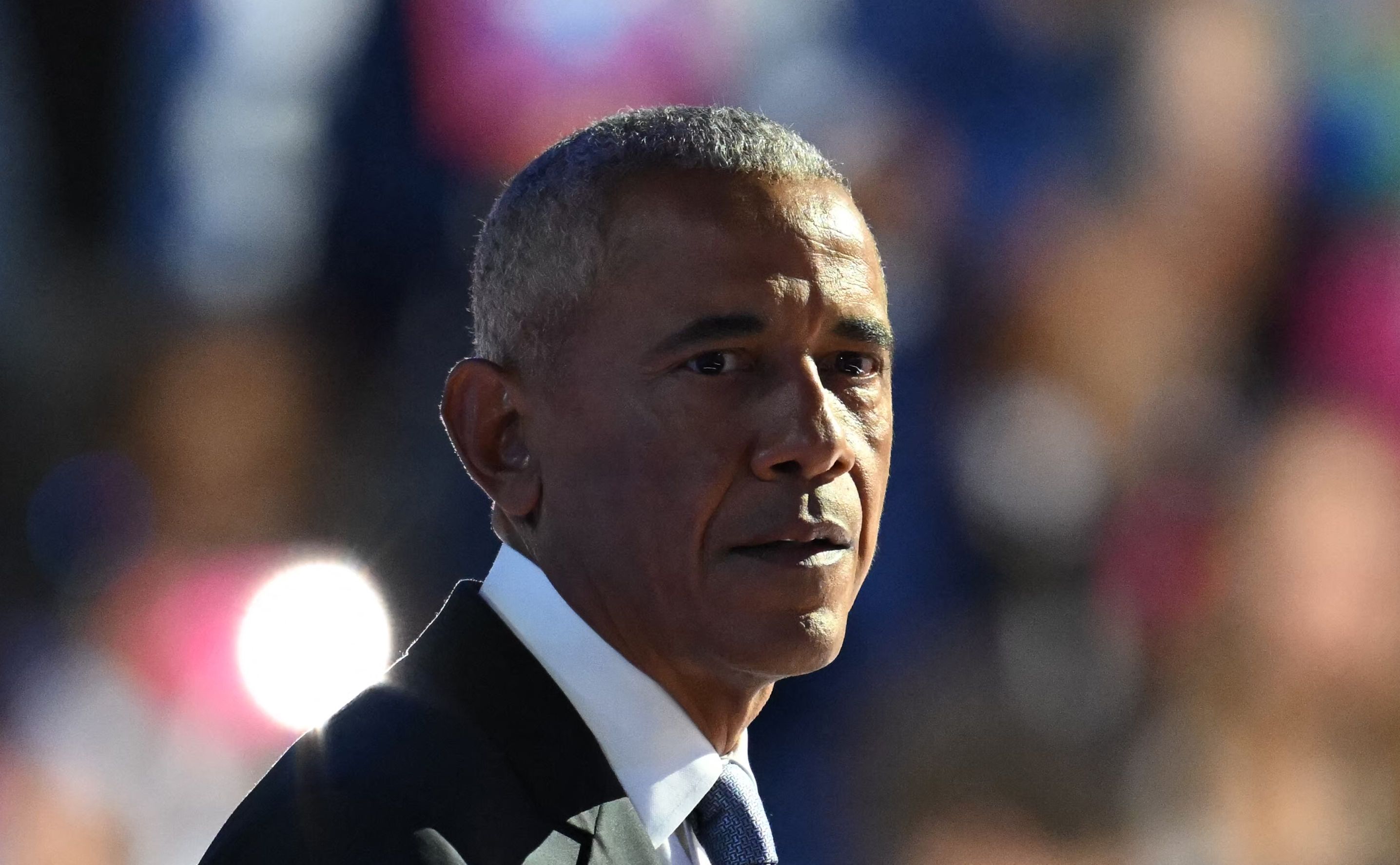 El expresidente estadounidense Barack Obama habla en el escenario durante el segundo día de la Convención Nacional Demócrata (DNC) en el United Center de Chicago, Illinois, el 20 de agosto de 2024. (Foto Prensa Libre: ANDREW CABALLERO-REYNOLDS / AFP)