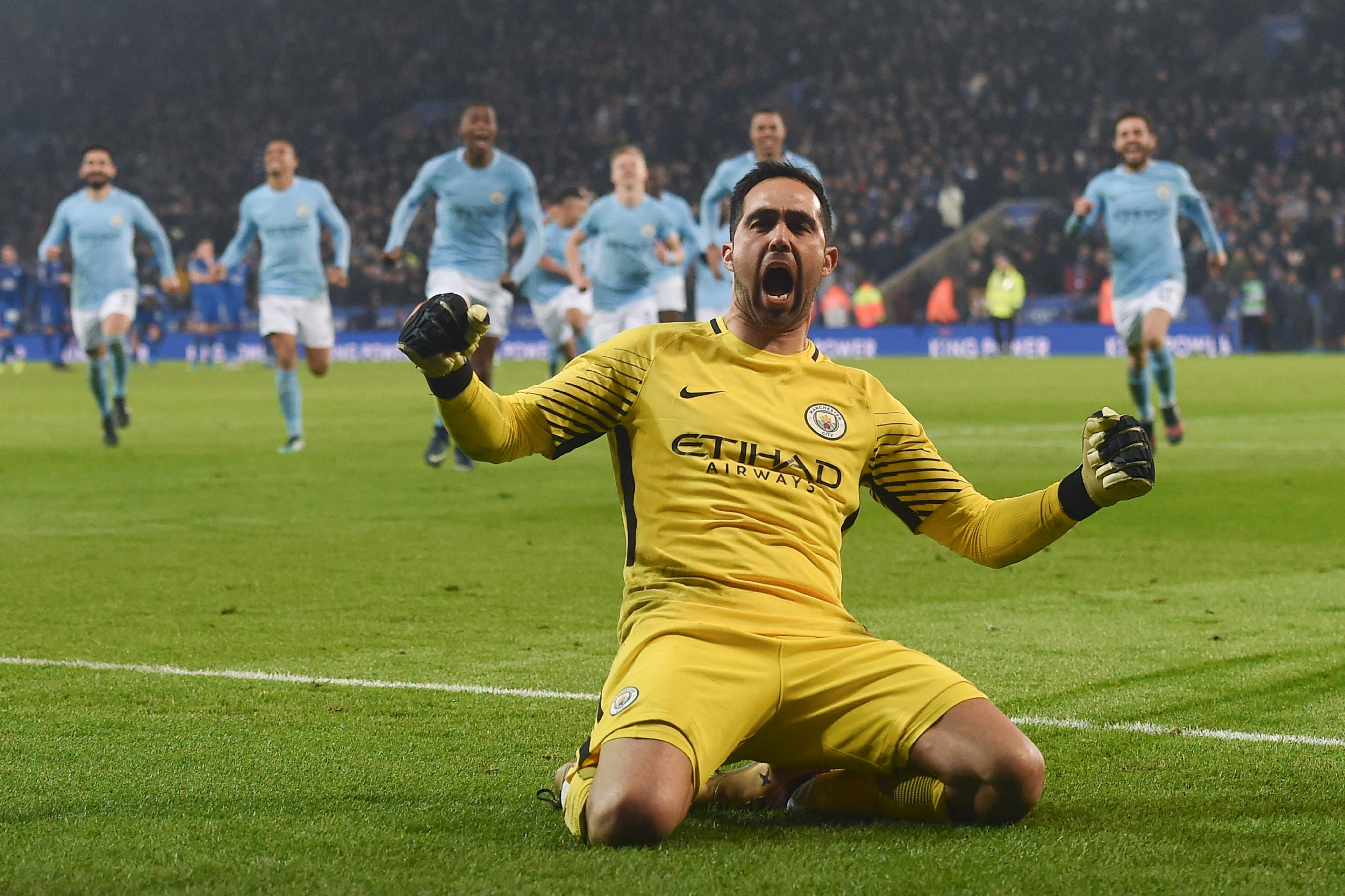 El portero chileno Claudio Bravo anuncia su retiro del futbol a los 41 años.