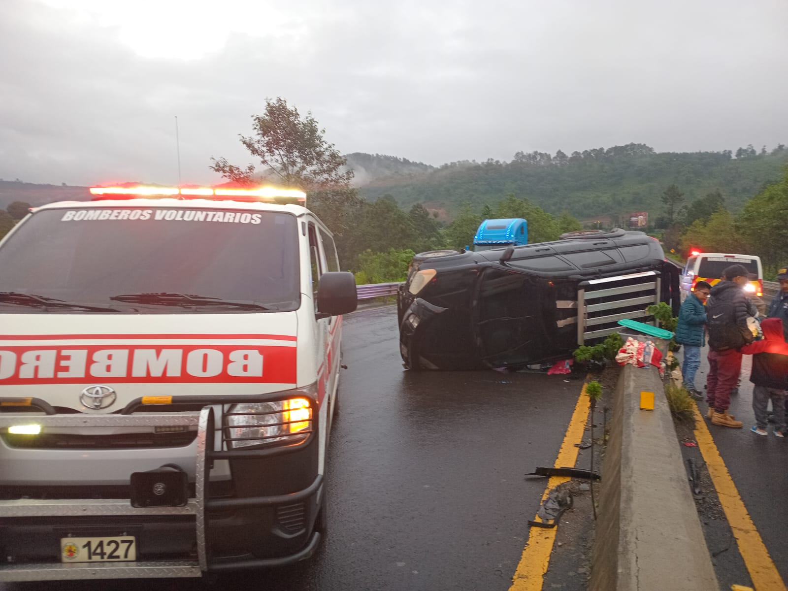 Varios accidentes de tránsito se registran este 2 de agosto. (Foto Prensa Libre: Bomberos Voluntarios)