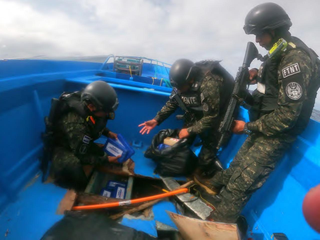 Bukele reports that 1.2 tons of cocaine and weapons were seized in the Pacific