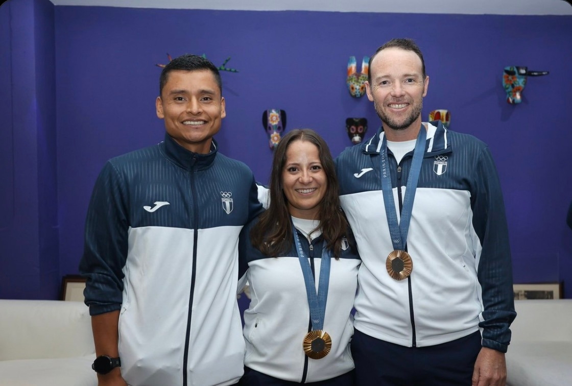 Érick Barrondo, Adriana Ruano y Jean Pierre Brol juntos.