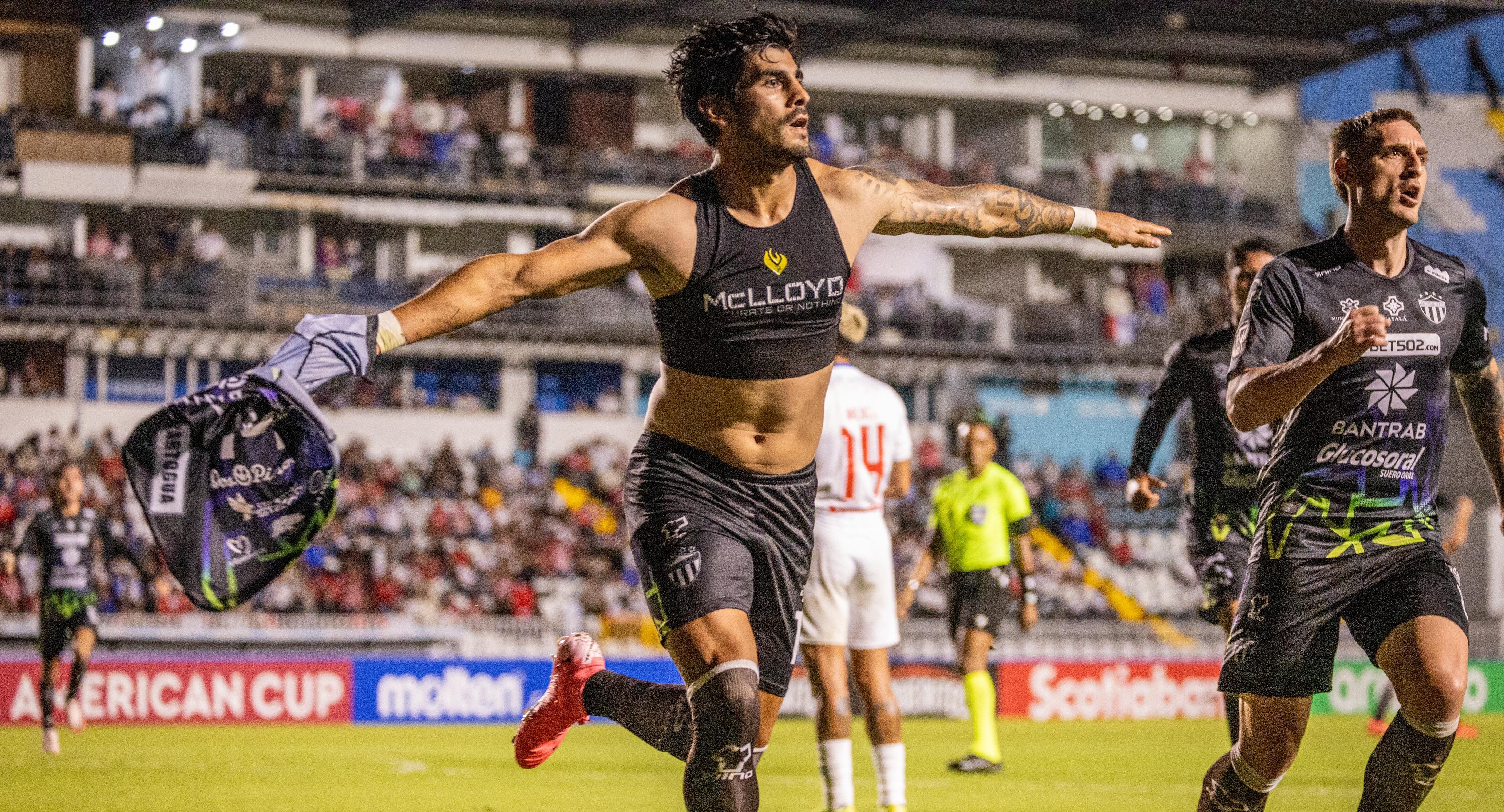 Santiago Gómez se vistió de goleador y consiguió el tanto que supuso el empate.