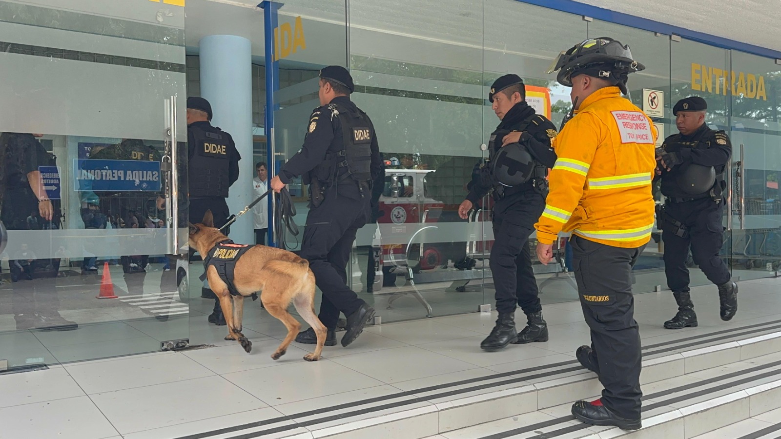 Hospital Roosevelt evacuación explosivo 14 de agosto 2024 (3)