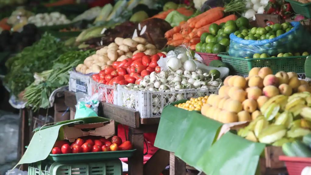 Diversos granos básicos, vegetales y frutas siguieron al alza en julio y agosto. (Foto, Prensa Libre: Byron Baiza).