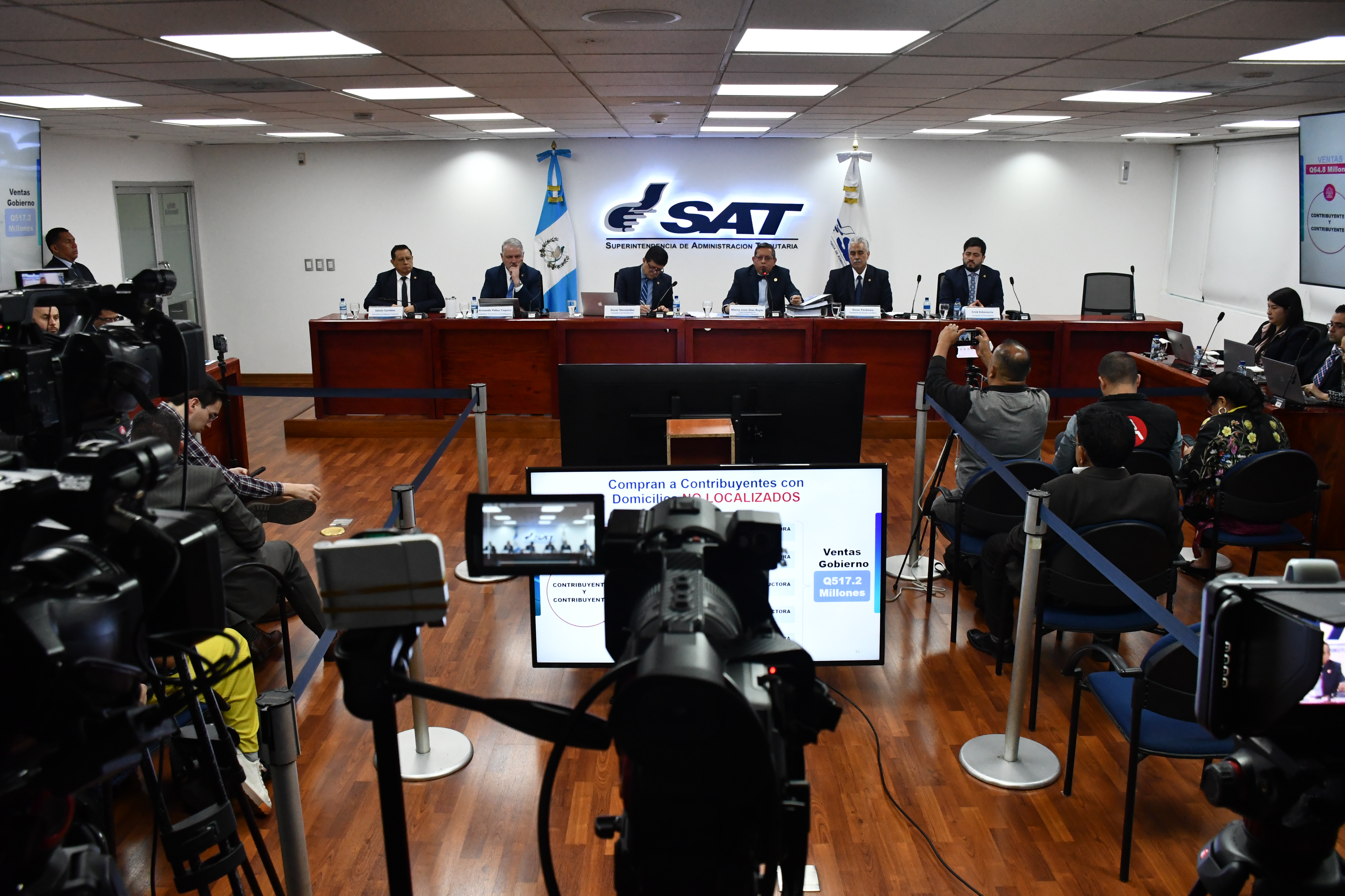 En la estructura detectada por la SAT participarían unas 410 empresas o contribuyentes según las autoridades de la entidad. (Foto, Prensa Libre: SAT).