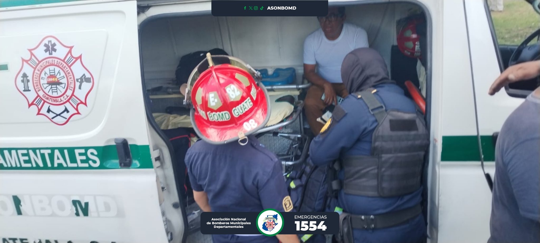 Técnicos en urgencias médicas reportan el deceso de una personas y dos más heridas en ataque armado en Ciudad Quetzal. (Foto Prensa Libre: Bomberos Municipales Departamentales). 