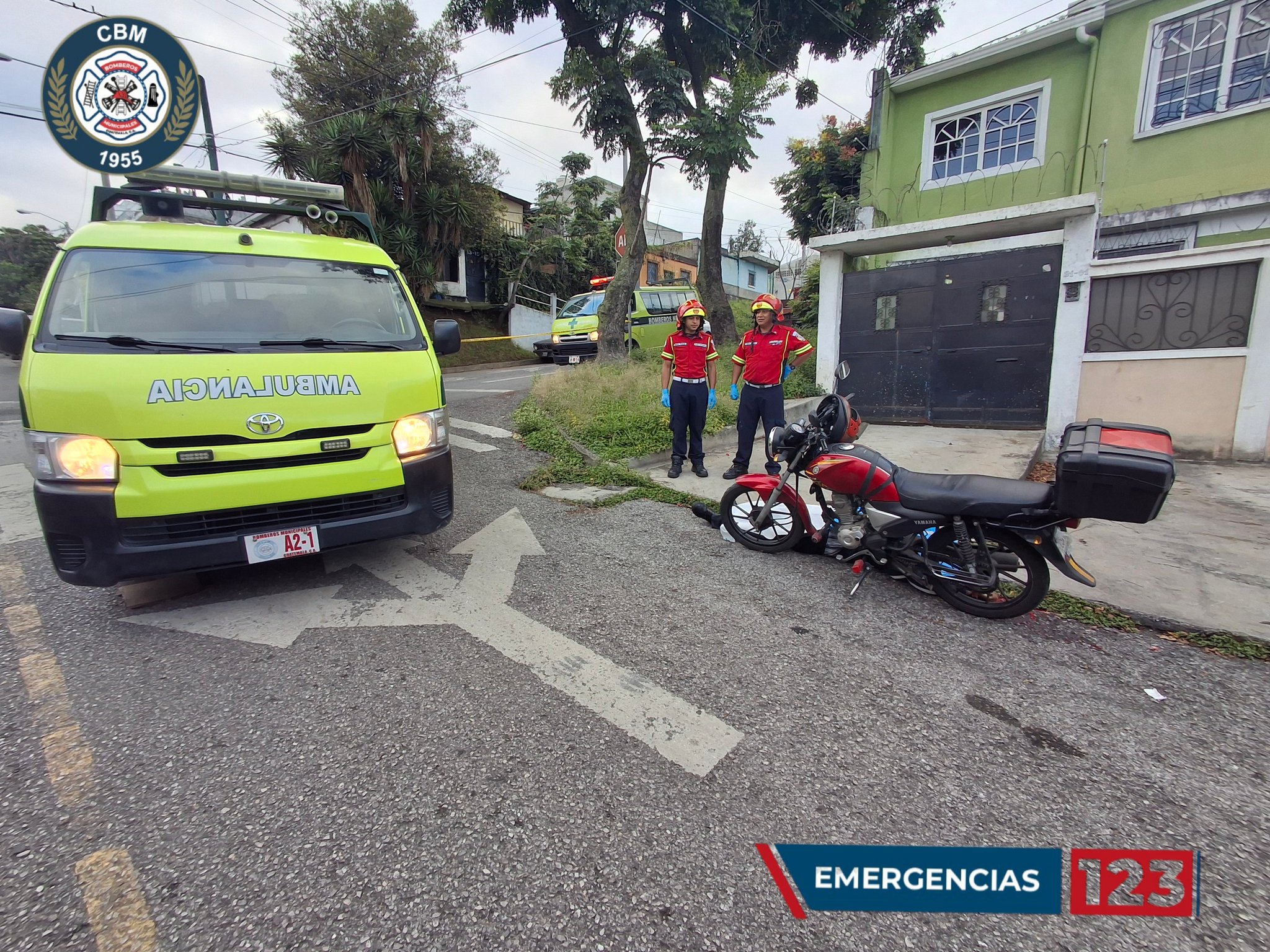 Una persona murió atacada a balazos en la zona 12 y colonia La Reformita. (Foto Prensa Libre: Bomberos Municipales)