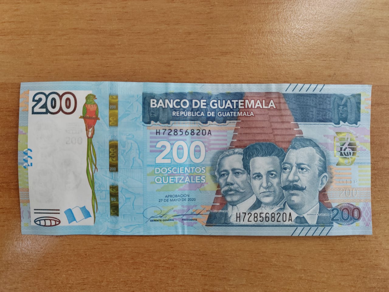 Parte frontal del billete de Q200