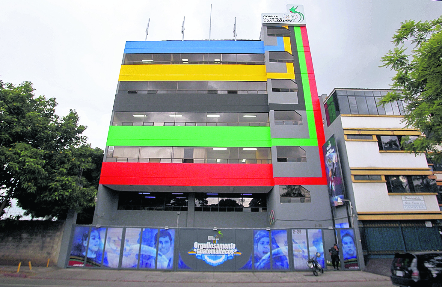 Fachada del  edificio que alberga las oficinas  del Comitè Olìmpico Guatemalteco (COG) ubicado en la 10a calle y 3a Avenida zona 9 de Guatemala. 

Foto: Oscar Rivas 28-06-2013