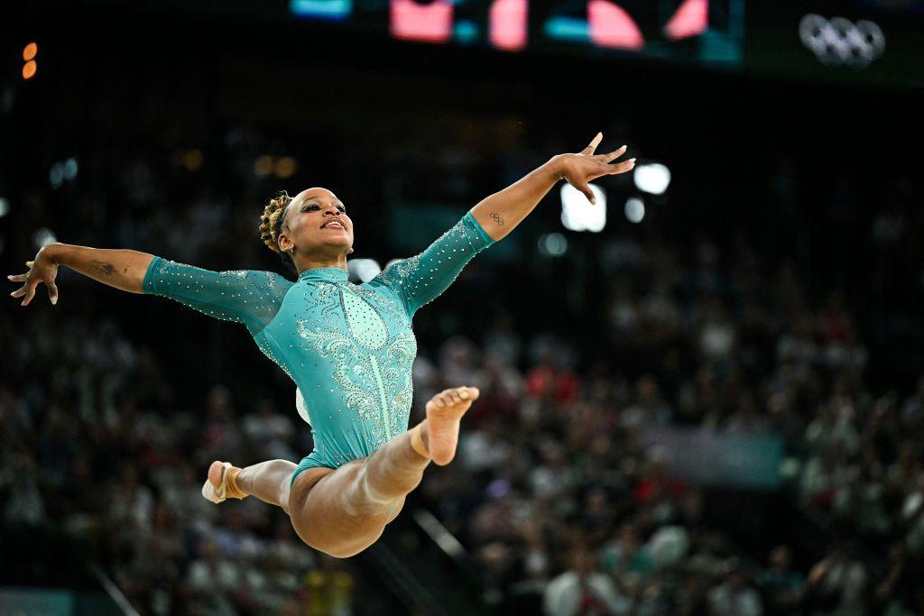 La brasileña Rebeca Andrade se convirtió en la reina de la gimnasia artística en París 2024. 
Getty Images
