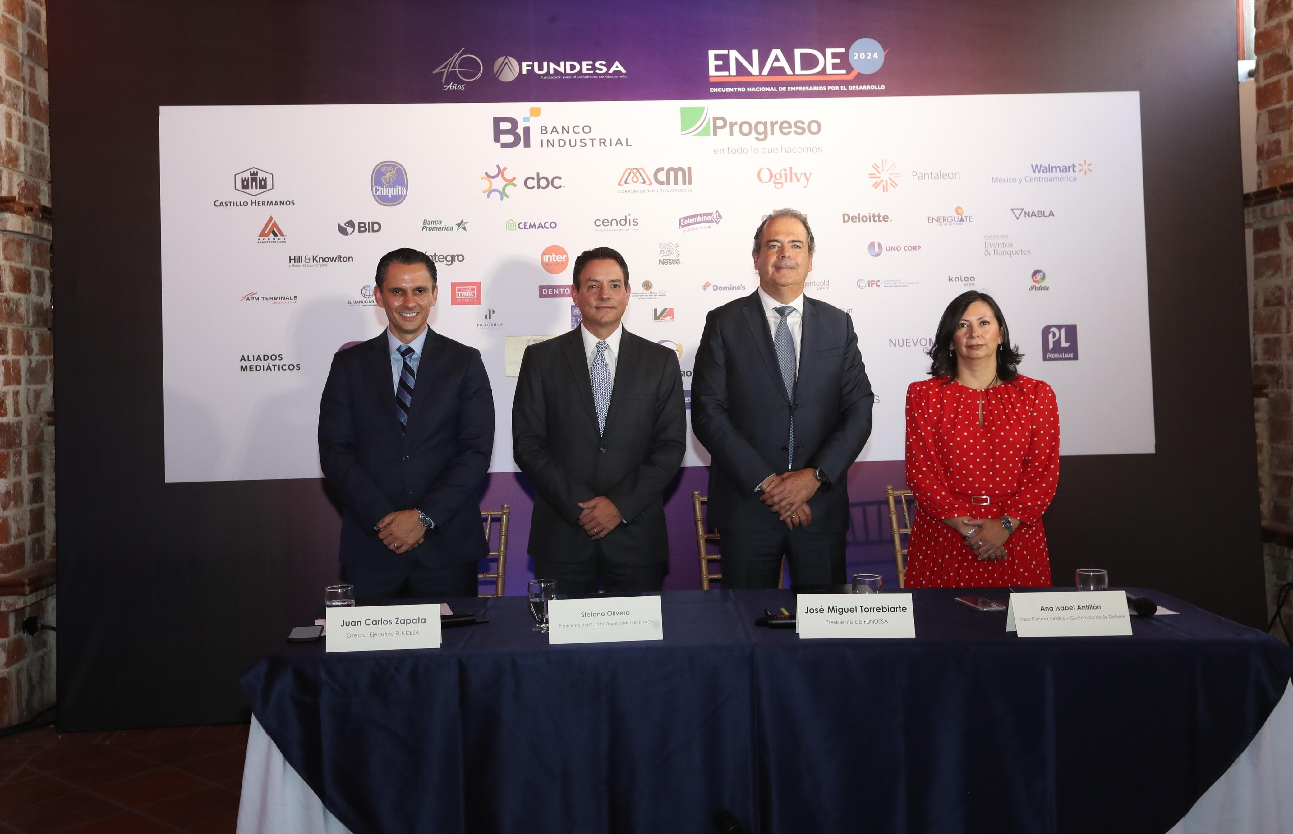 Juan Carlos Zapata, Stefano Olivero, José Miguel Torrebiarte y Ana Isabel Antillón en una conferencia de prensa el 27 de agosto de 2024