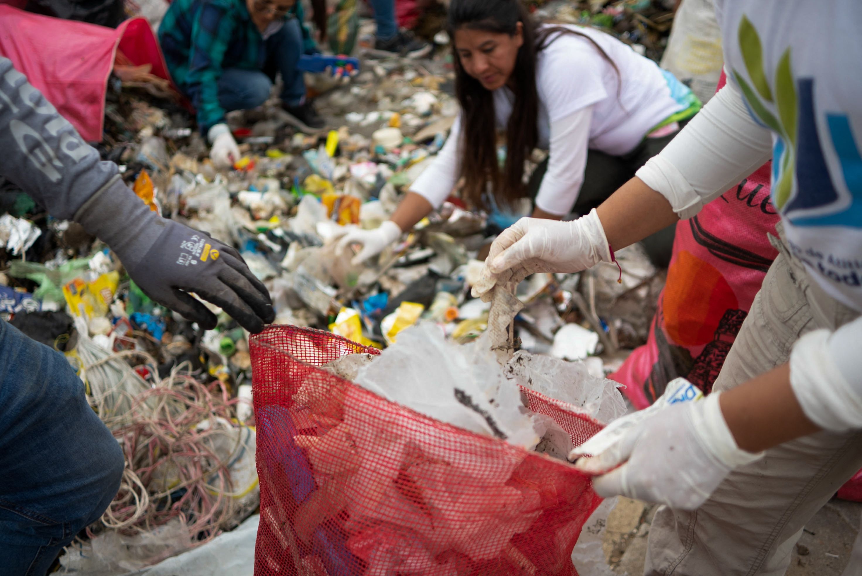 Basura en el lago de AtitlÃ¡n