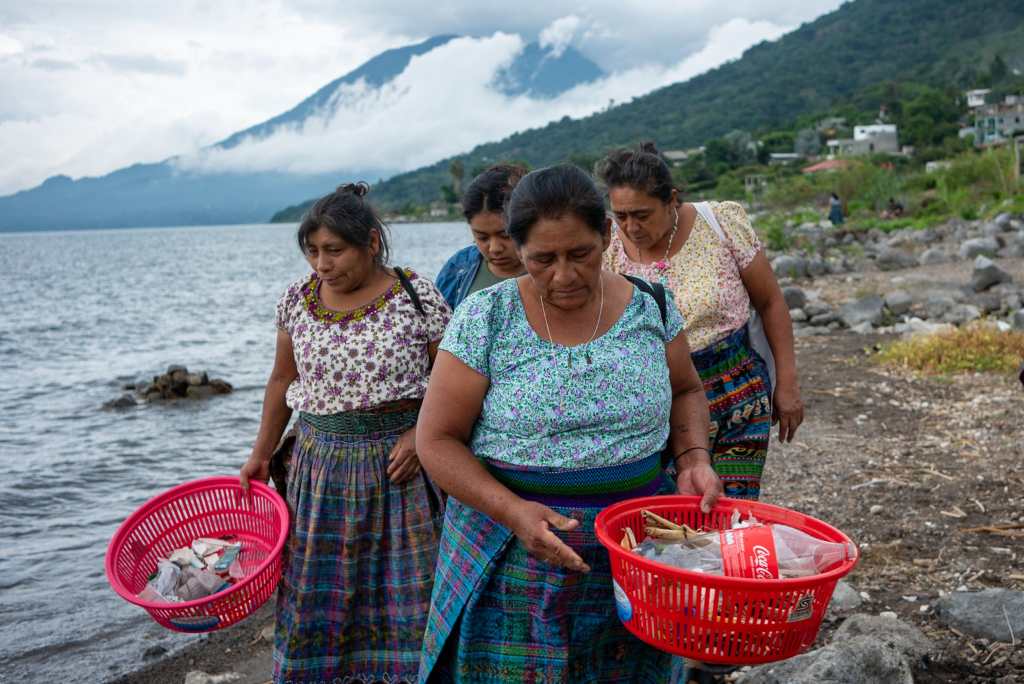 basura en el lago de Atitlán