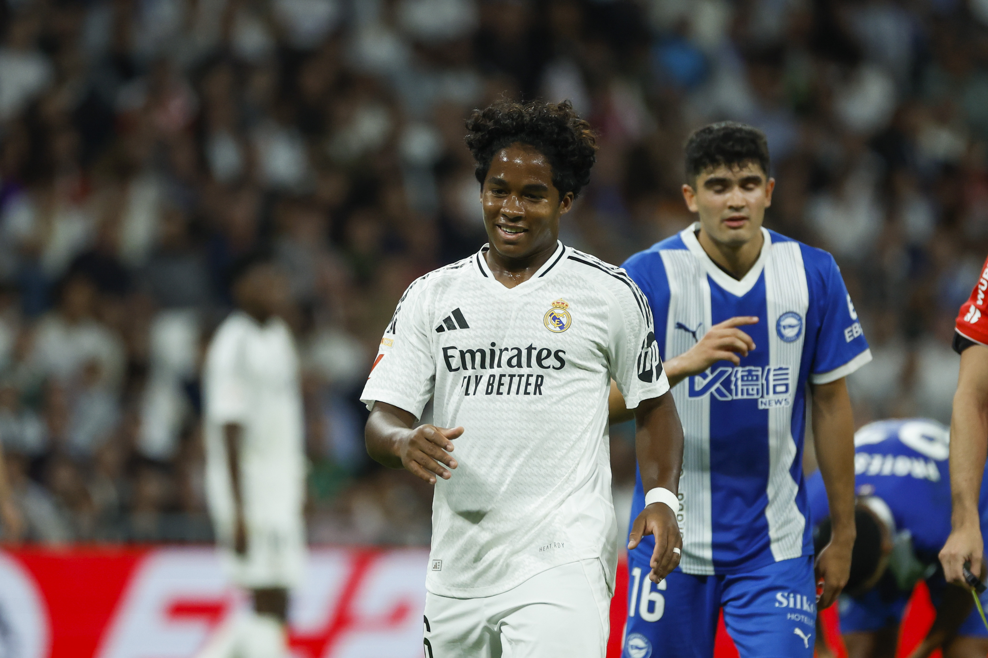 El delantero brasileño del Real Madrid Endrick Felipe se lamenta tras una acción durante el encuentro entre Real Madrid y Deportivo Alavés.