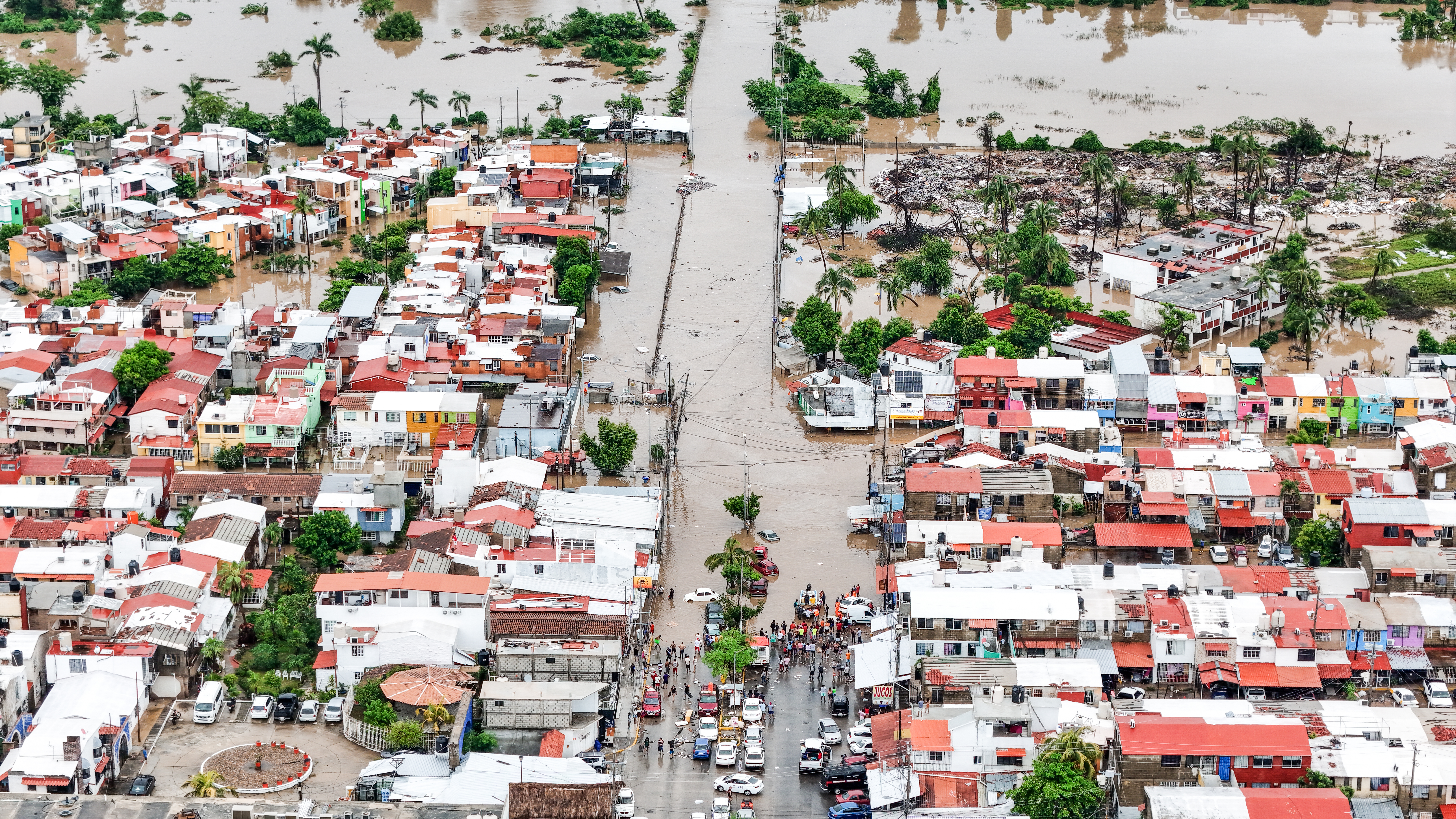 Suman 22 muertos en México por el huracán John