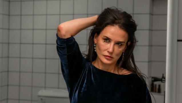 Demi Moore interpreta a una estrella de televisión en decadencia que recurre a medidas extremas para lograr juventud y belleza.

BBC Mundo Cultura