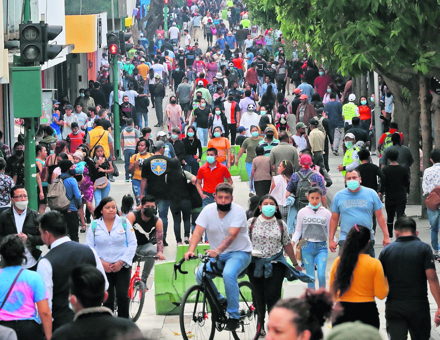 ¿Por qué la población joven y de adultos mayores aumentará por igual en unos años en Guatemala?