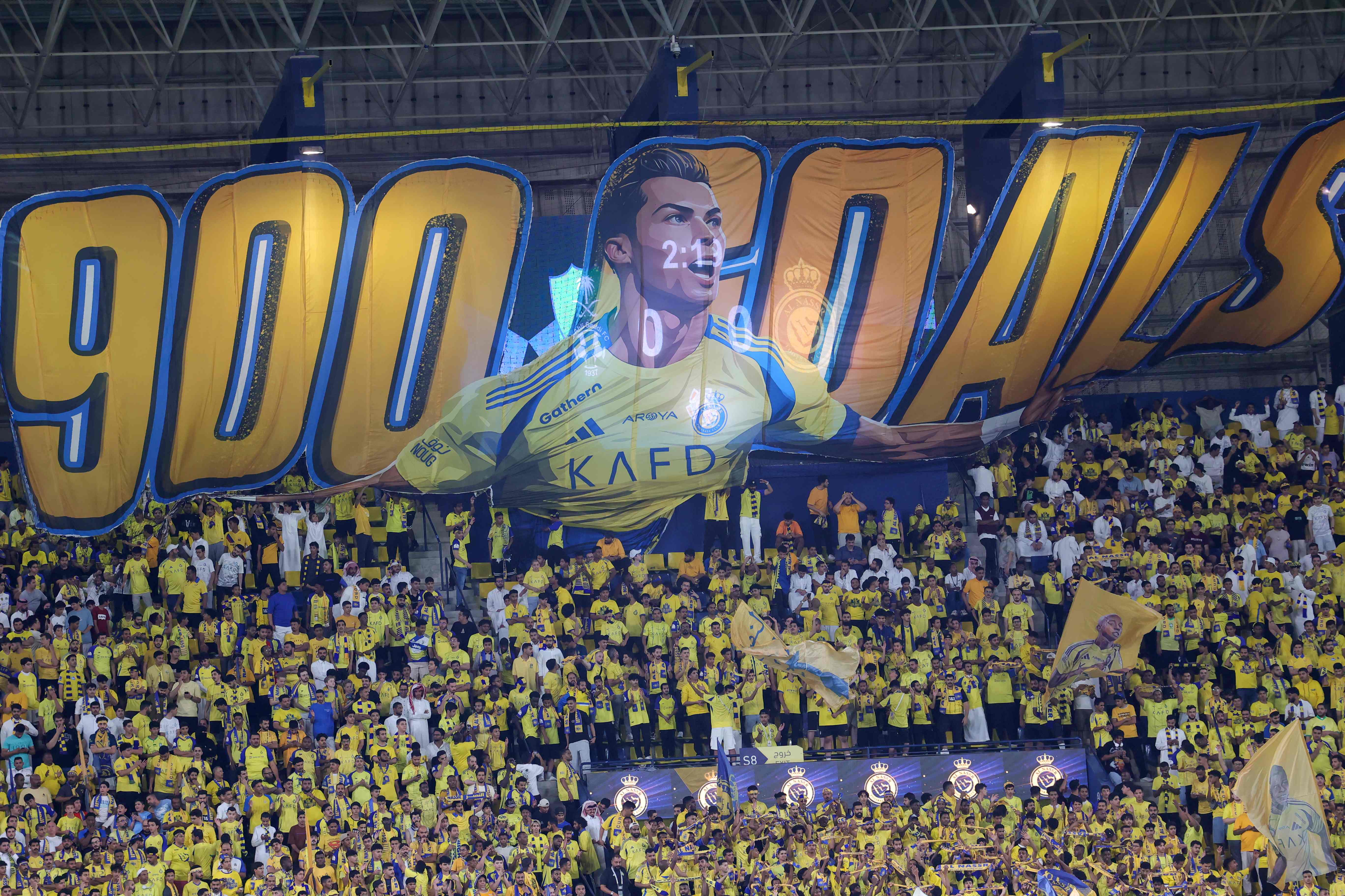 Al Nassr Honors Cristiano Ronaldo’s 900 Goals with Spectacular Tifo Celebration