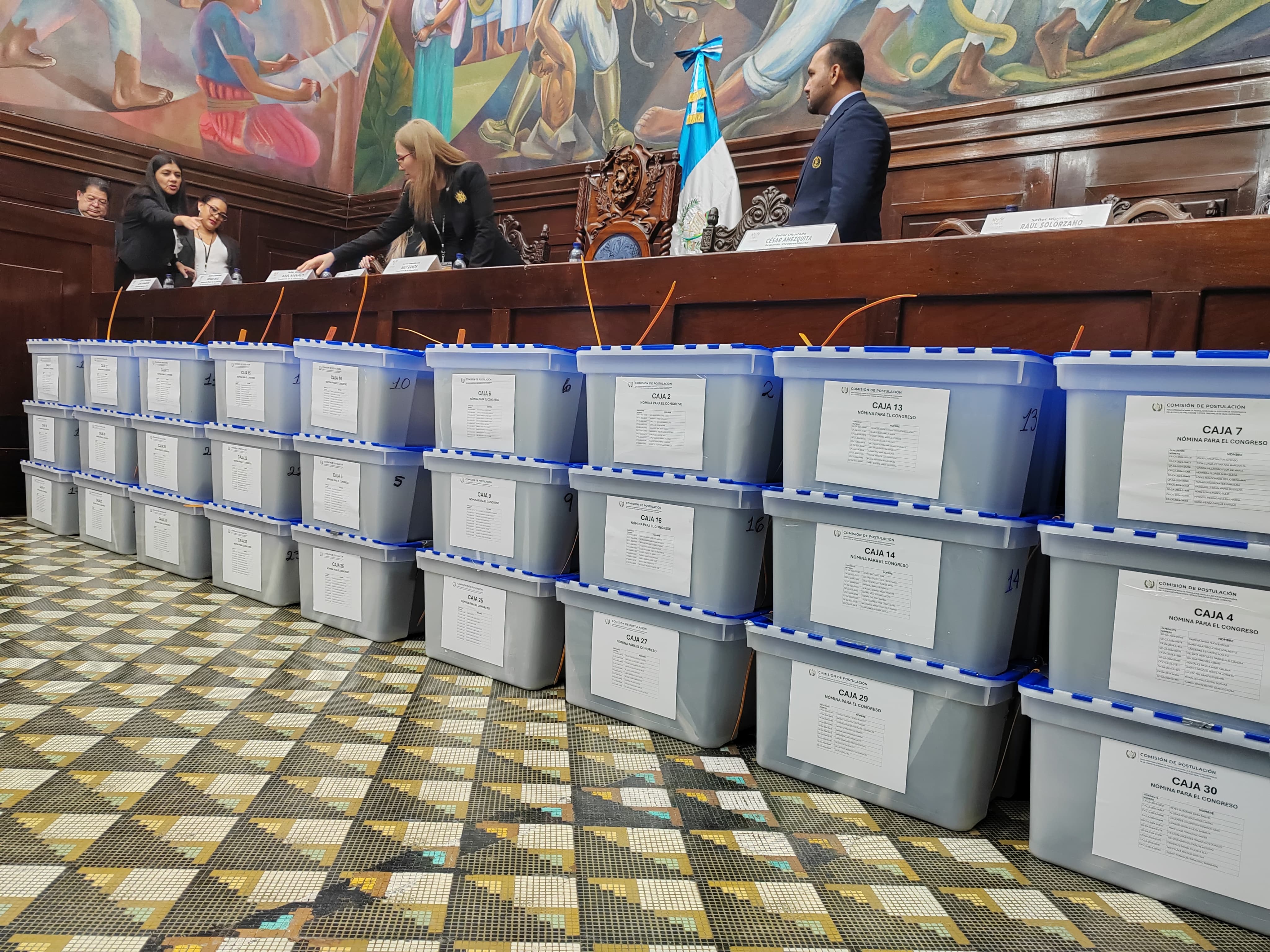 Cajas de expedientes de los candidatos a la Corte de Apelaciones