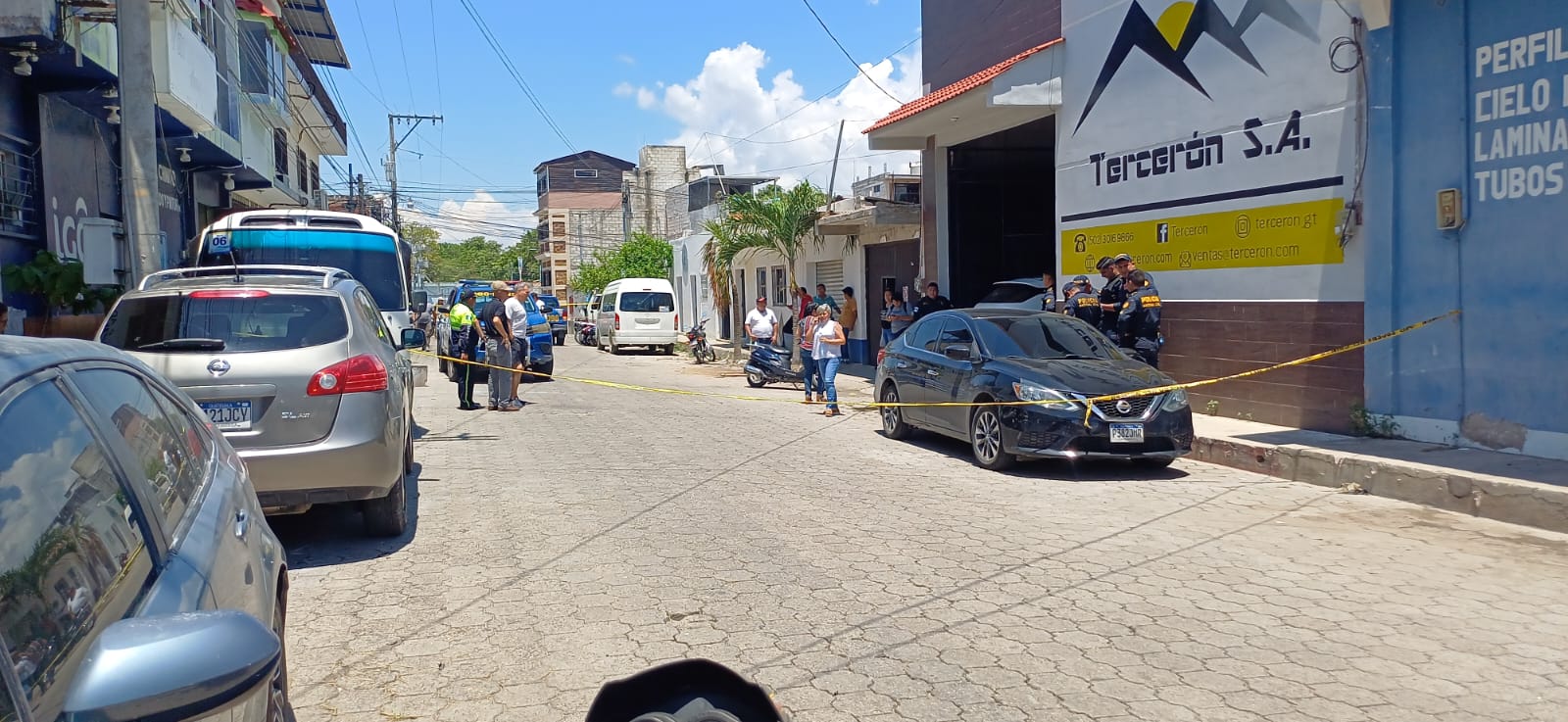 Un ataque armado en la zona 1 de Chiquimula causó la muerte del concejal Julio Sagastume. (Foto Prensa Libre: Bomberos Voluntarios)